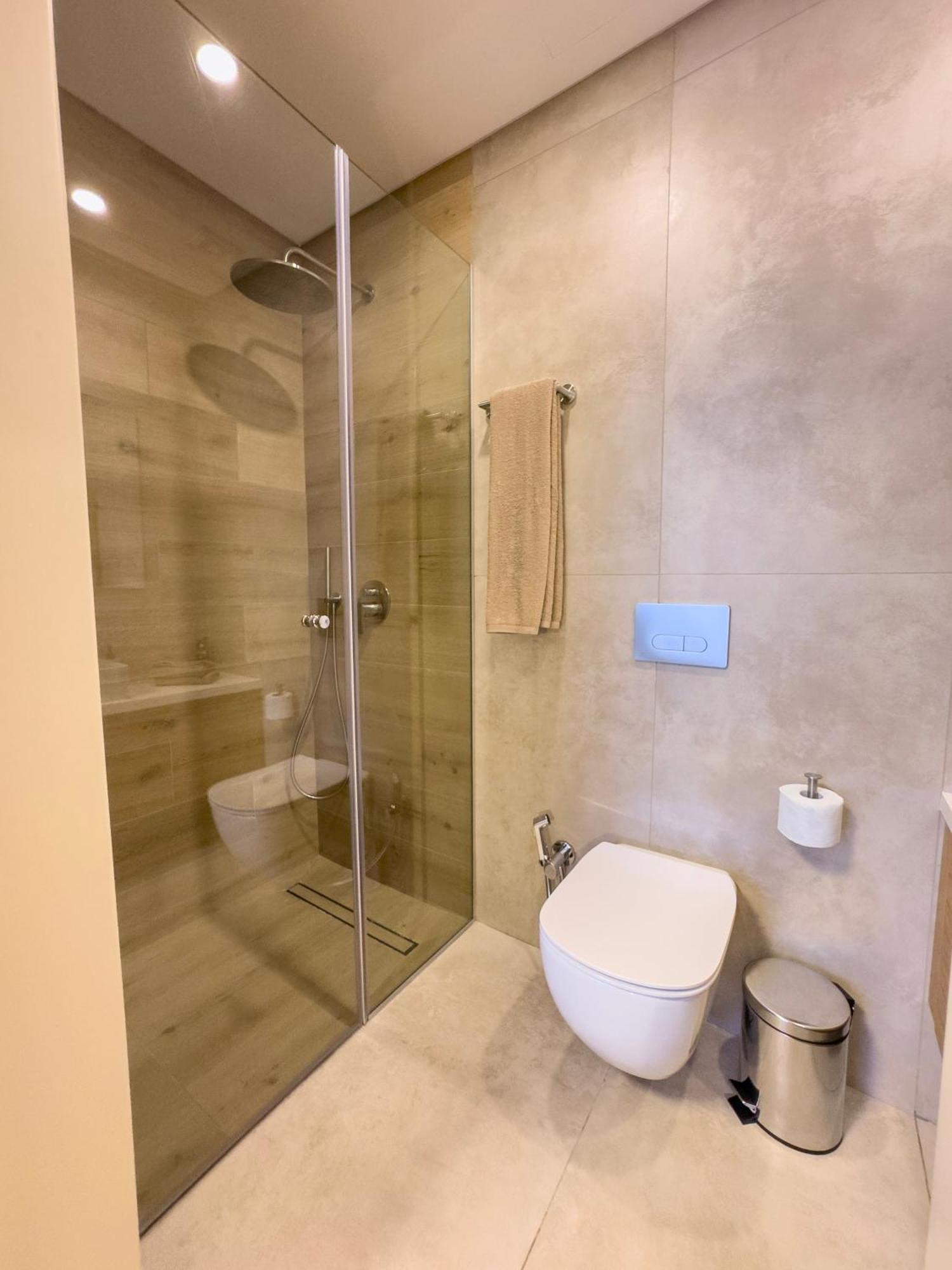 Malberry Park 104 - Modern 2 Bedroom With Pool, Gym, Jaccuzi
