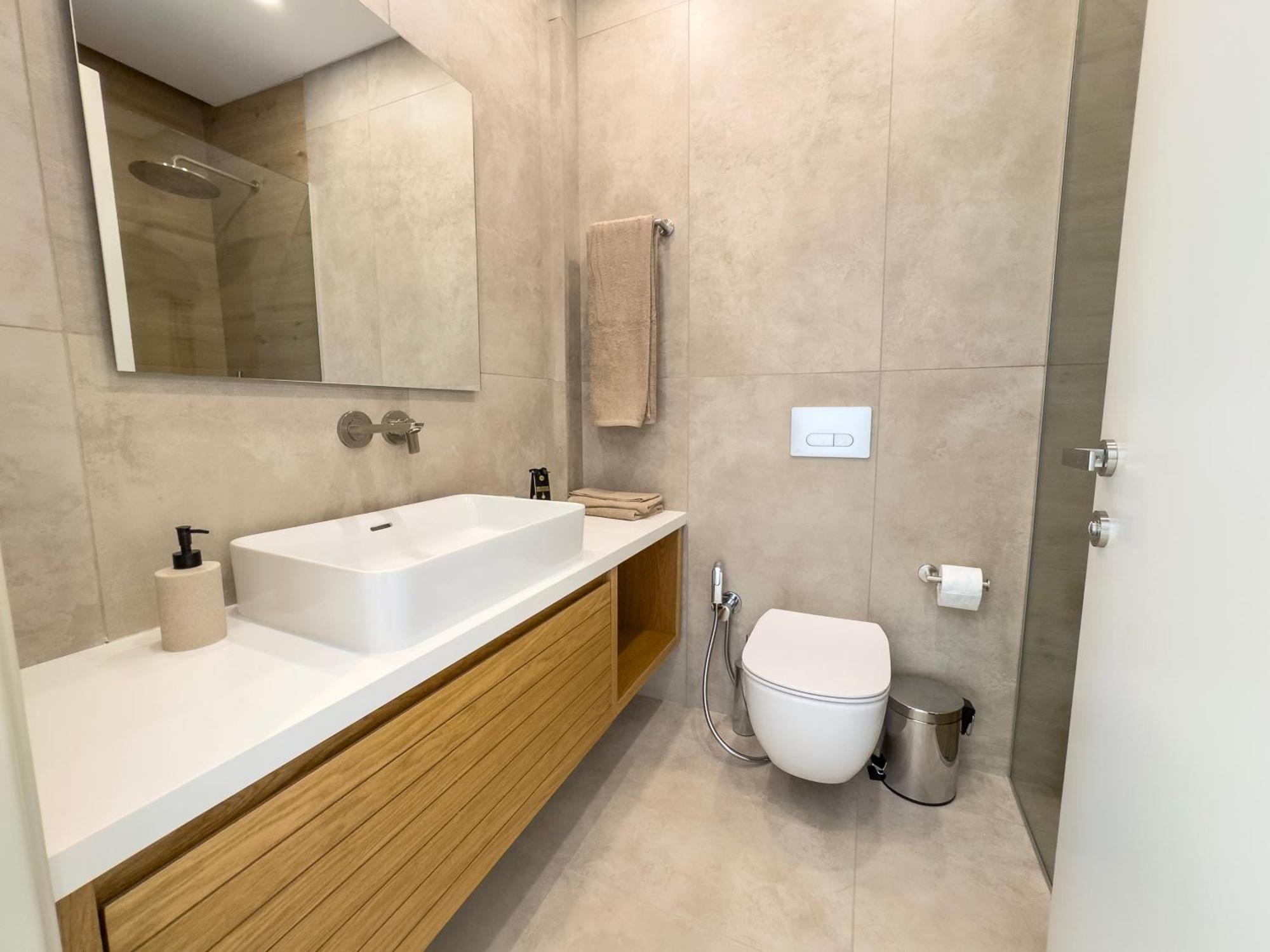 Malberry Park 103 - Modern 2 Bedroom With Pool, Gym, Jaccuzi