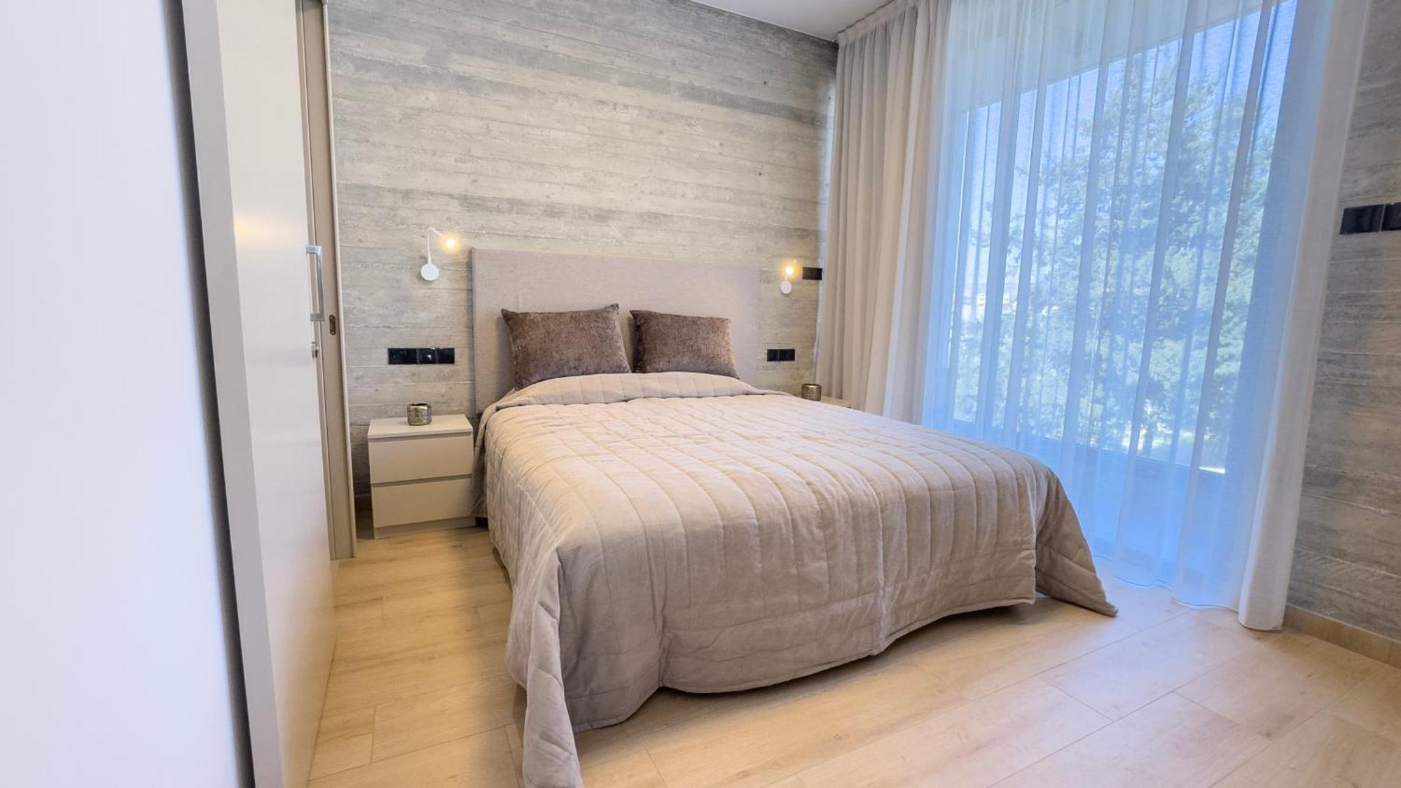 Malberry Park 204 - Modern 2 Bedroom With Pool, Gym, Jaccuzi Apartment
