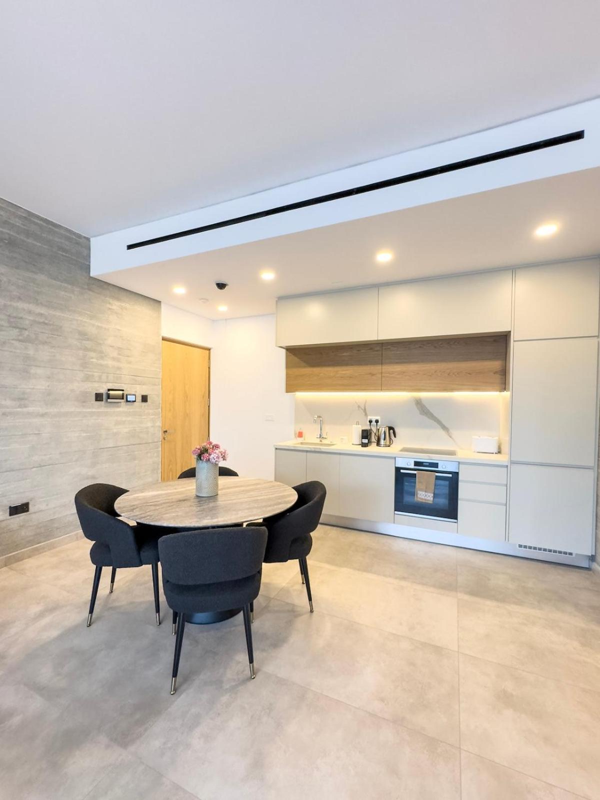 Malberry Park 101 - Modern 2 Bedroom With Pool, Gym, Jaccuzi Paphos