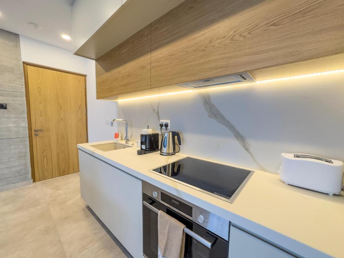 Malberry Park 101 - Modern 2 Bedroom With Pool, Gym, Jaccuzi Paphos