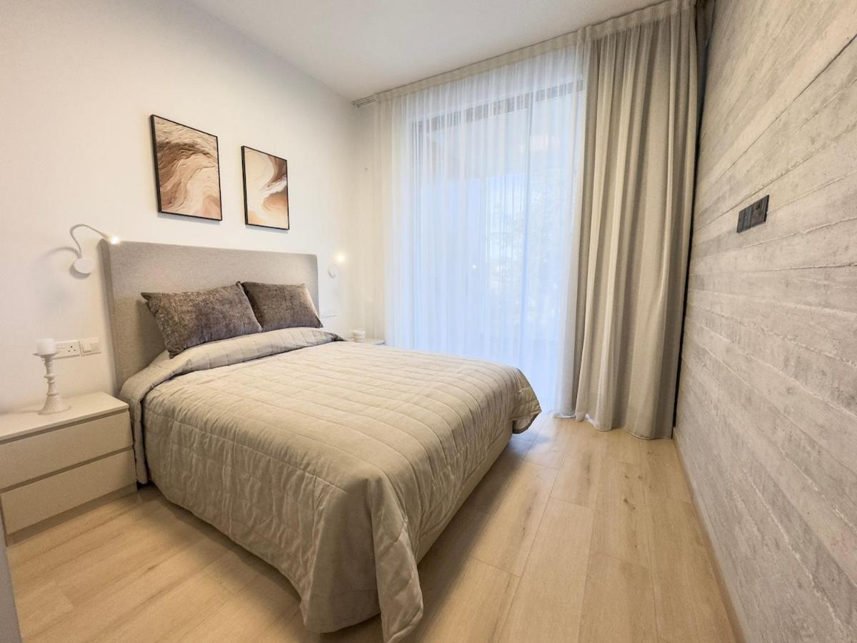 Malberry Park 101 - Modern 2 Bedroom With Pool, Gym, Jaccuzi Paphos