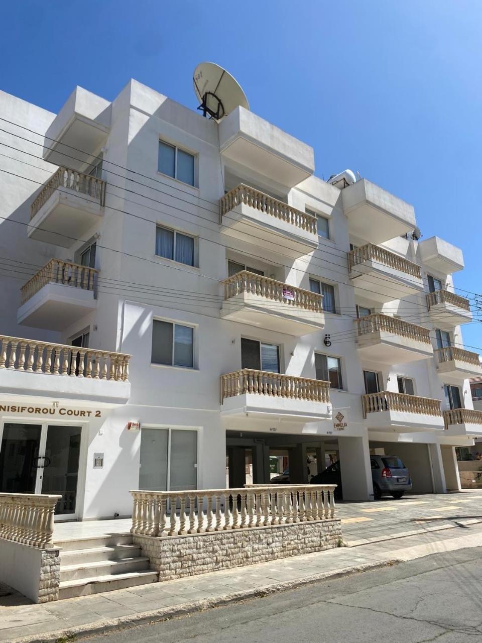Vans 24~400 Meters To * Paphos