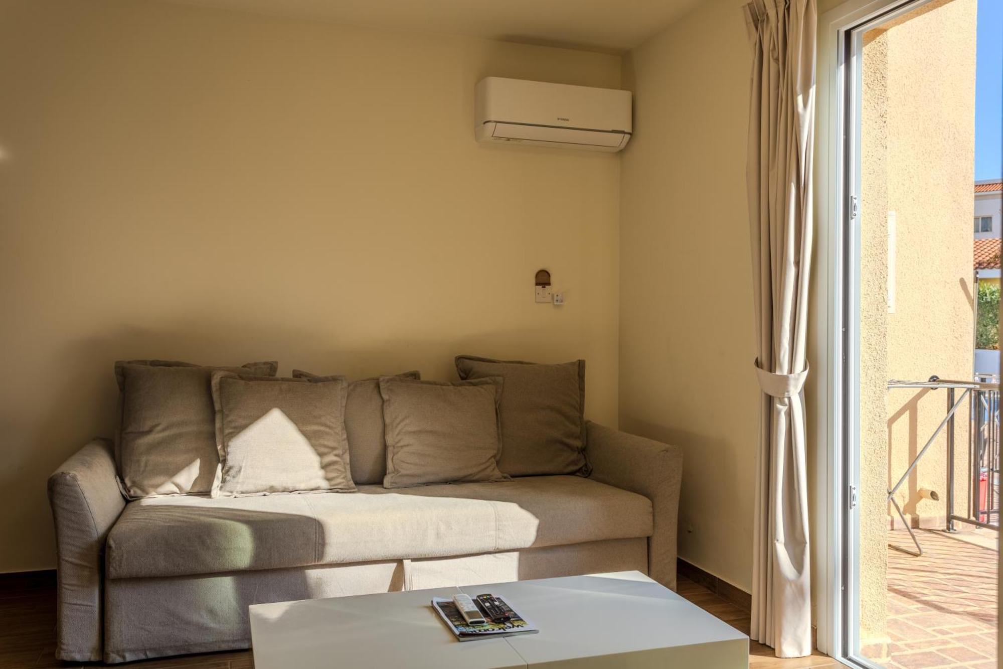 Apartment Danaos Seaside 002 With Pool In Tourist Area Paphos