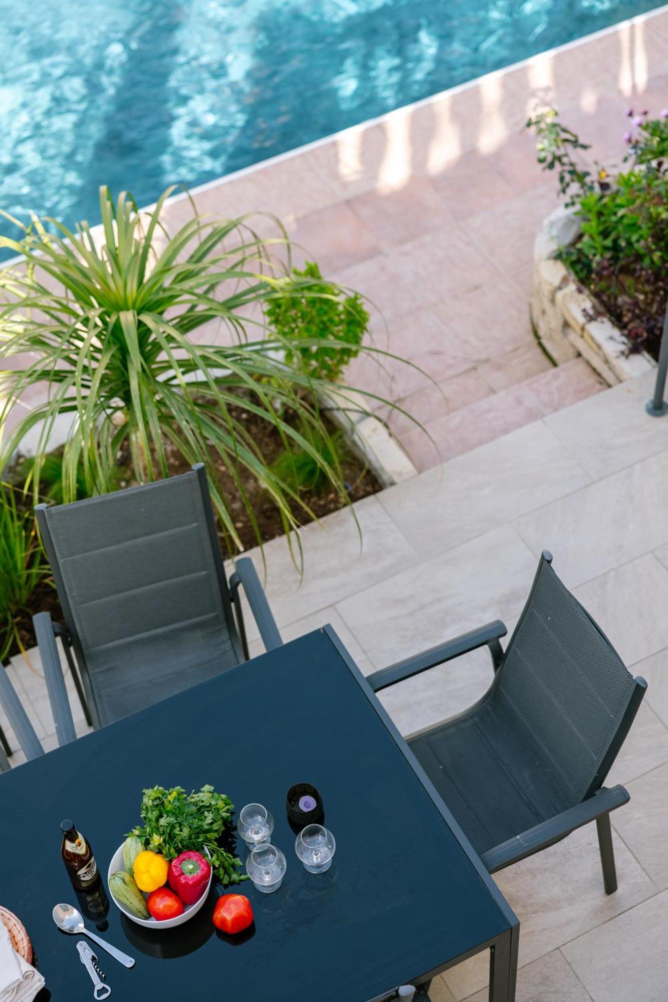 3 Bedroom With Private, Pool, Garden, Bbq, Near The In Kisonerga