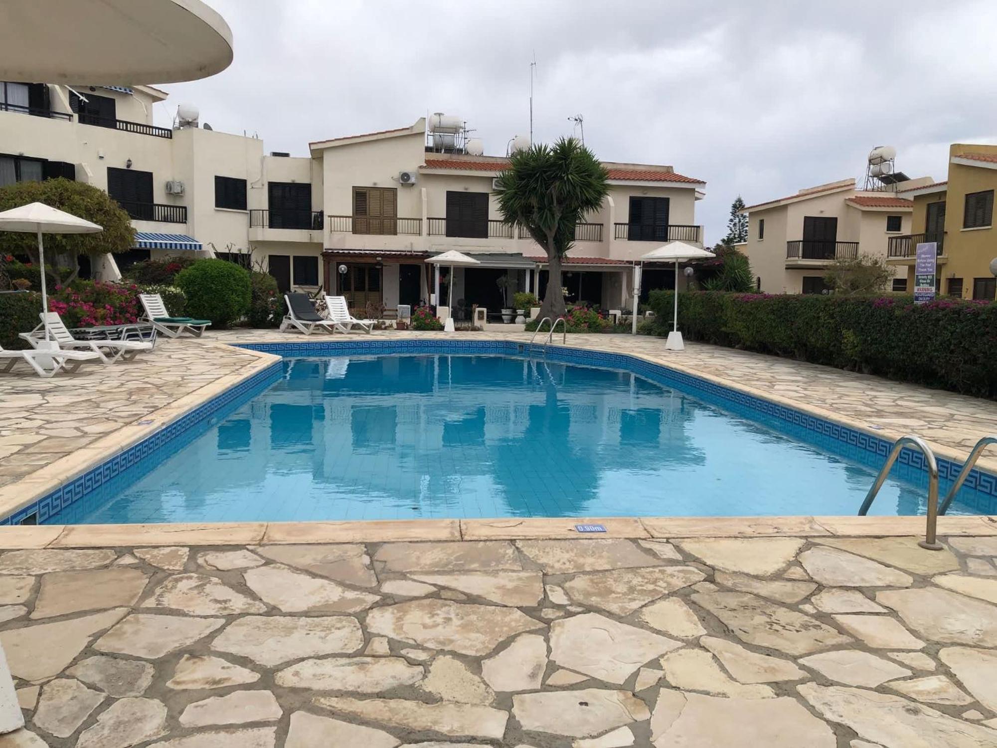 Luxurious 3-bed Villa, Modern Decor, Communal Pool *