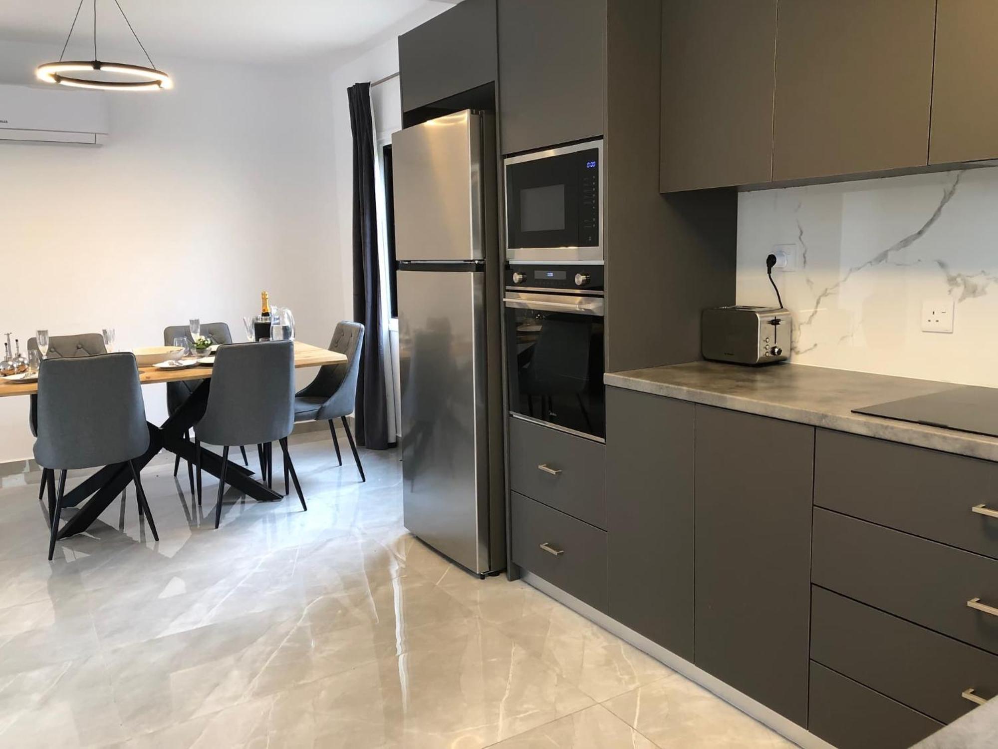 Luxurious 3-bed Villa, Modern Decor, Communal Pool * Paphos