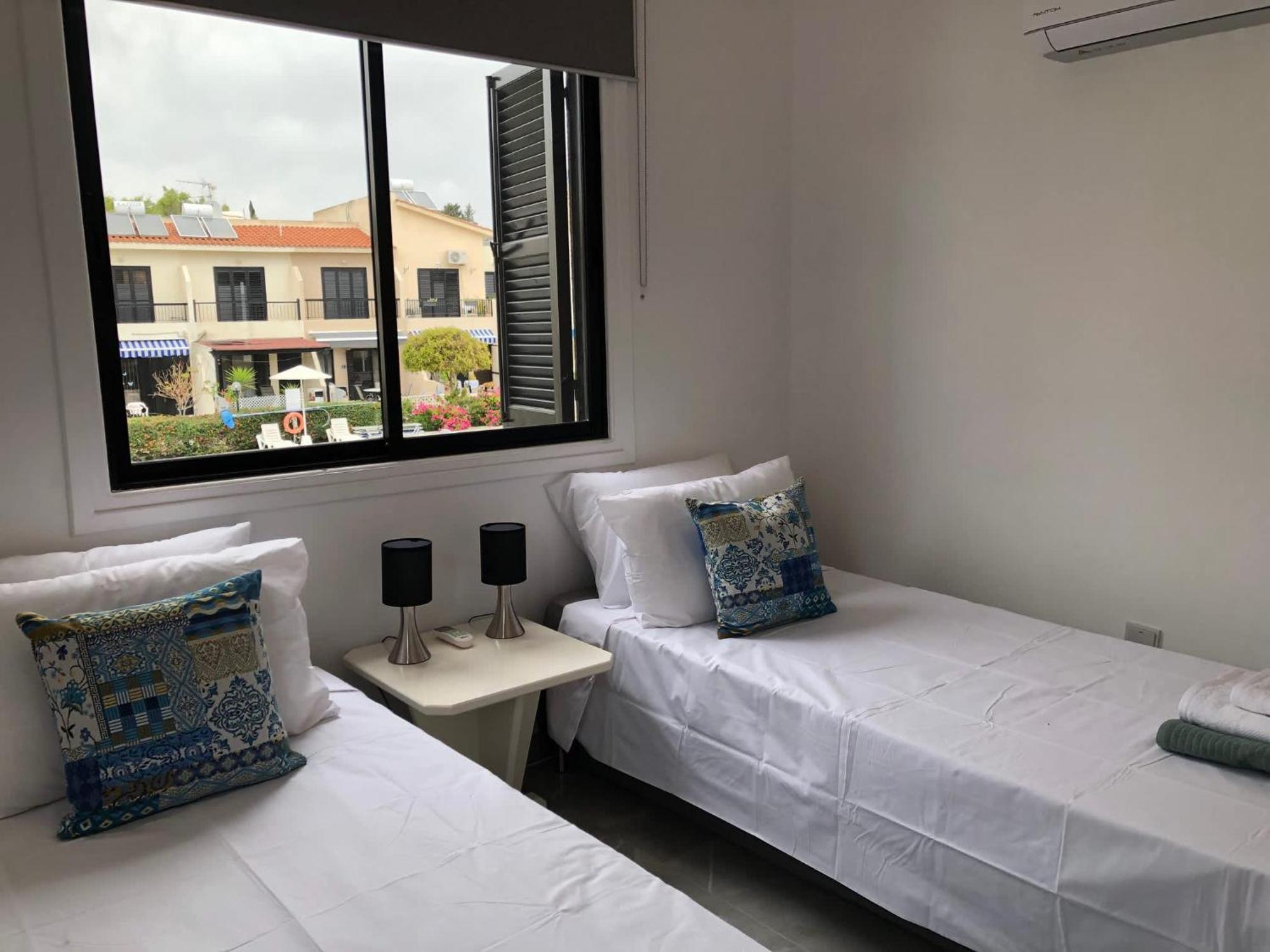 Luxurious 3-bed Villa, Modern Decor, Communal Pool Villa
