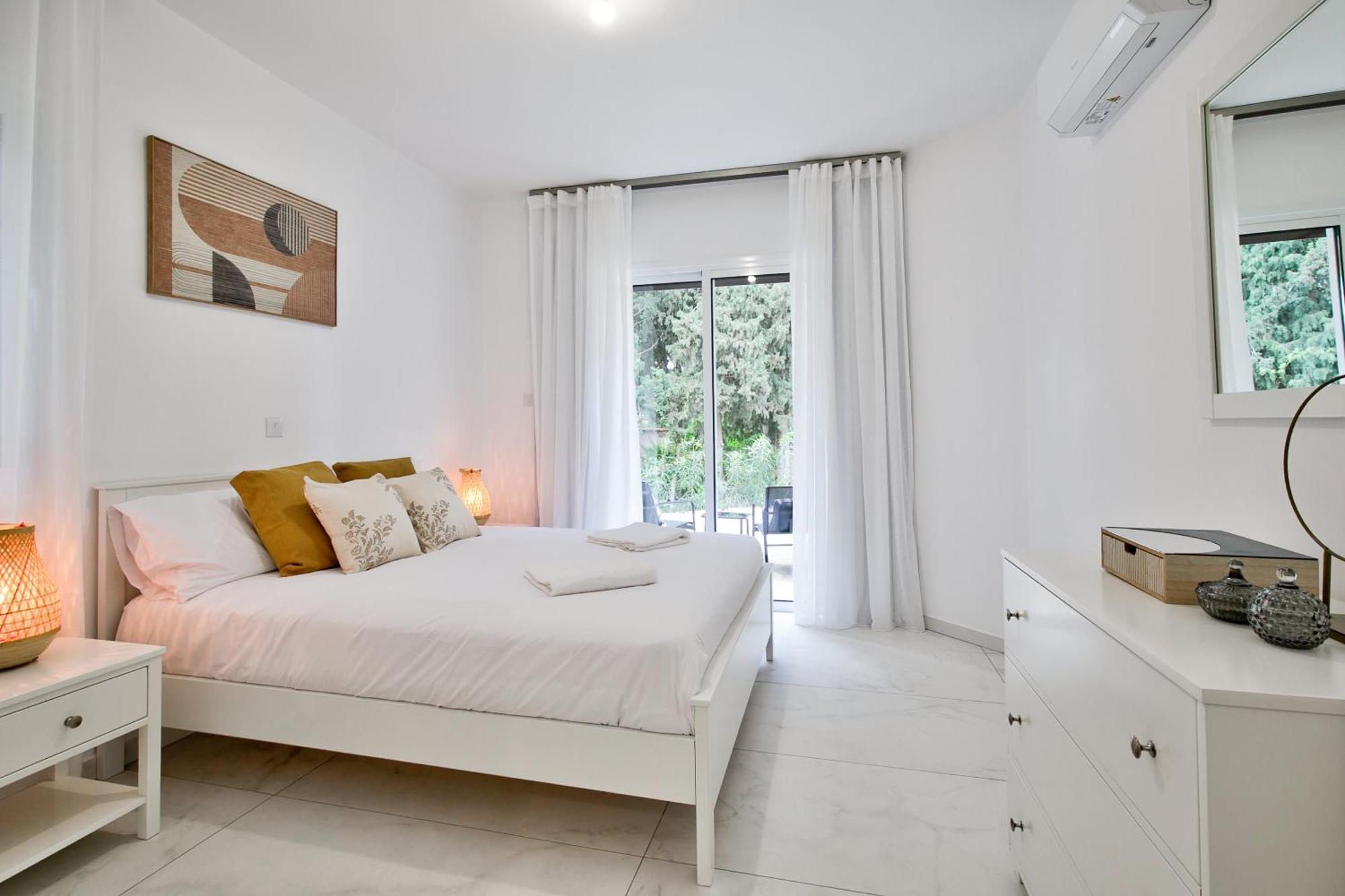 Villa Aphrodite Gardens Stunning By Vichy Holidays Paphos