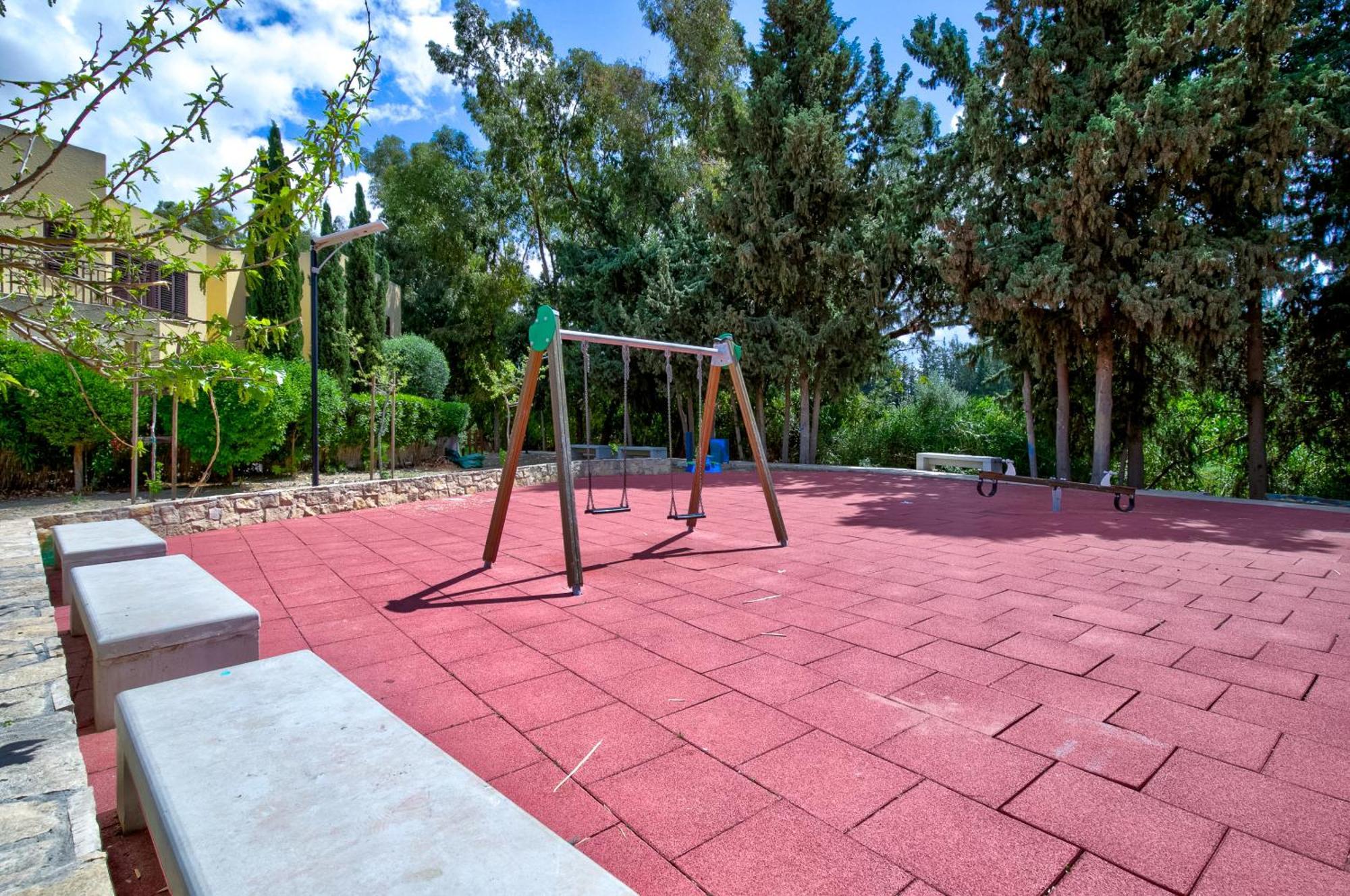 Villa Aphrodite Gardens Modern By Vichy Holidays *