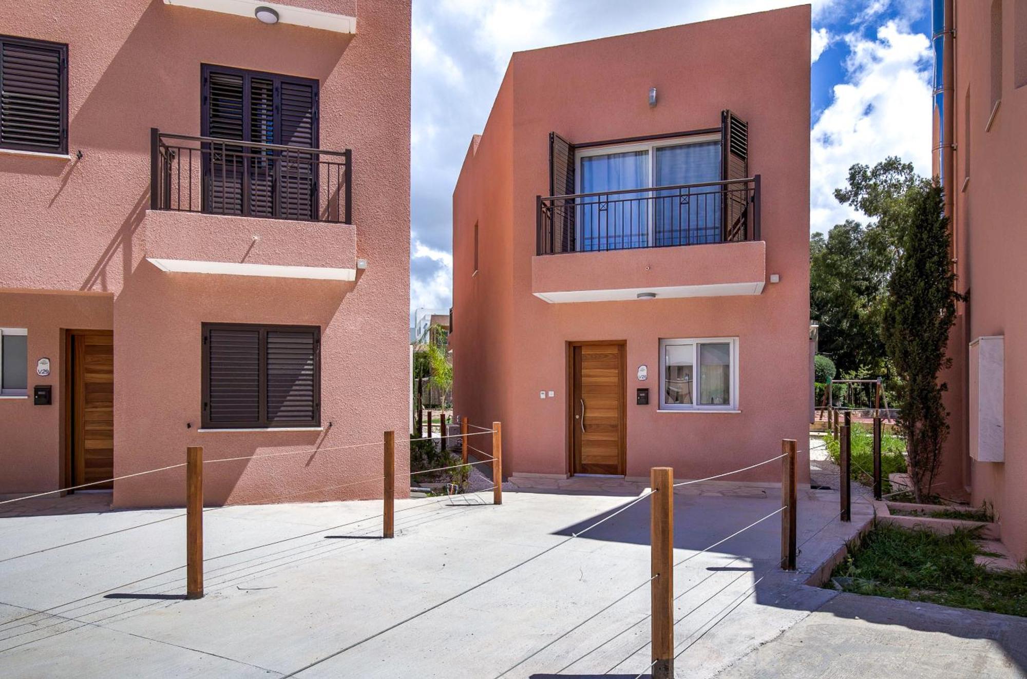 Villa Aphrodite Gardens Modern By Vichy Holidays Paphos