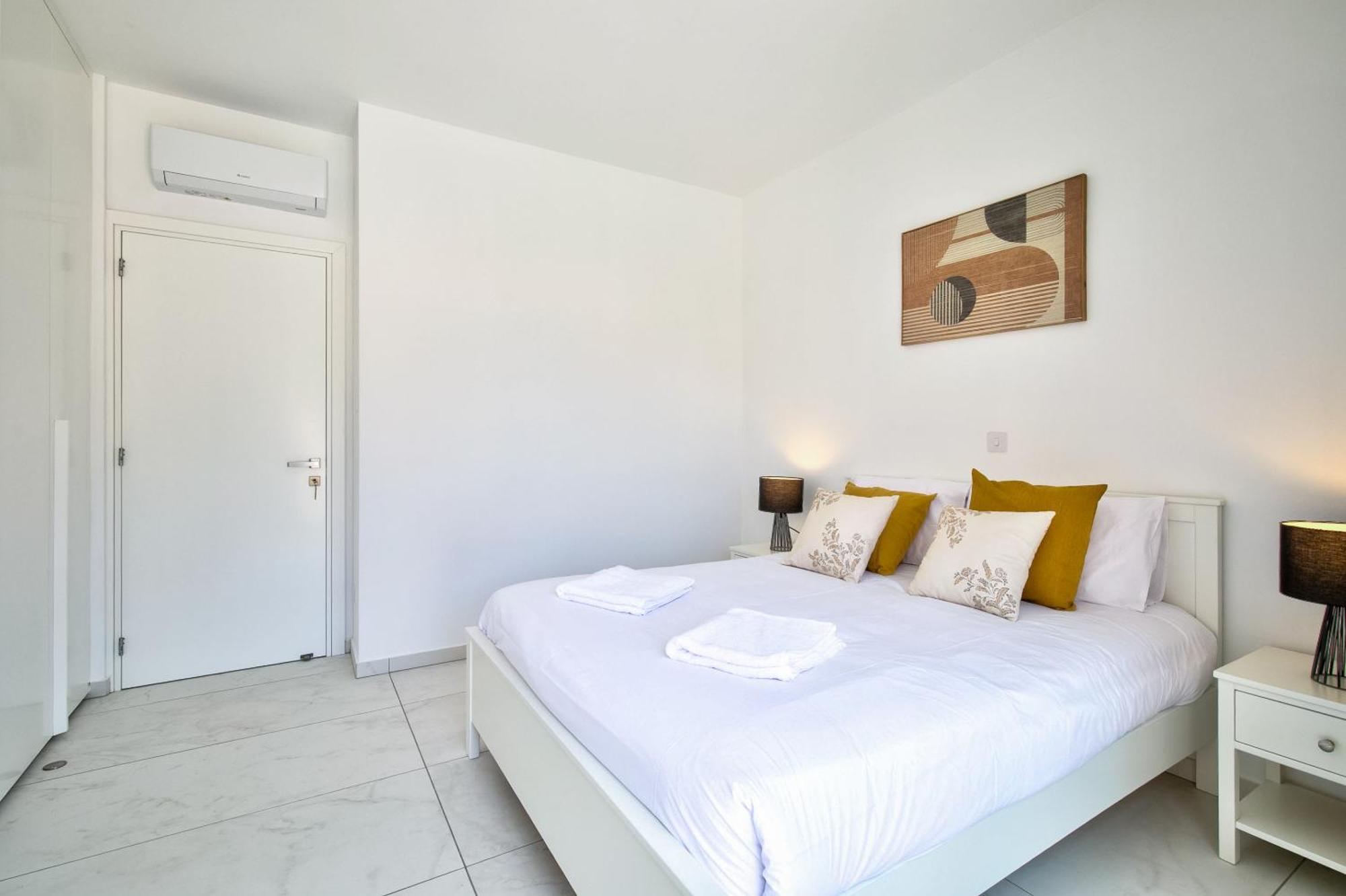 Villa Aphrodite Gardens Modern By Vichy Holidays *