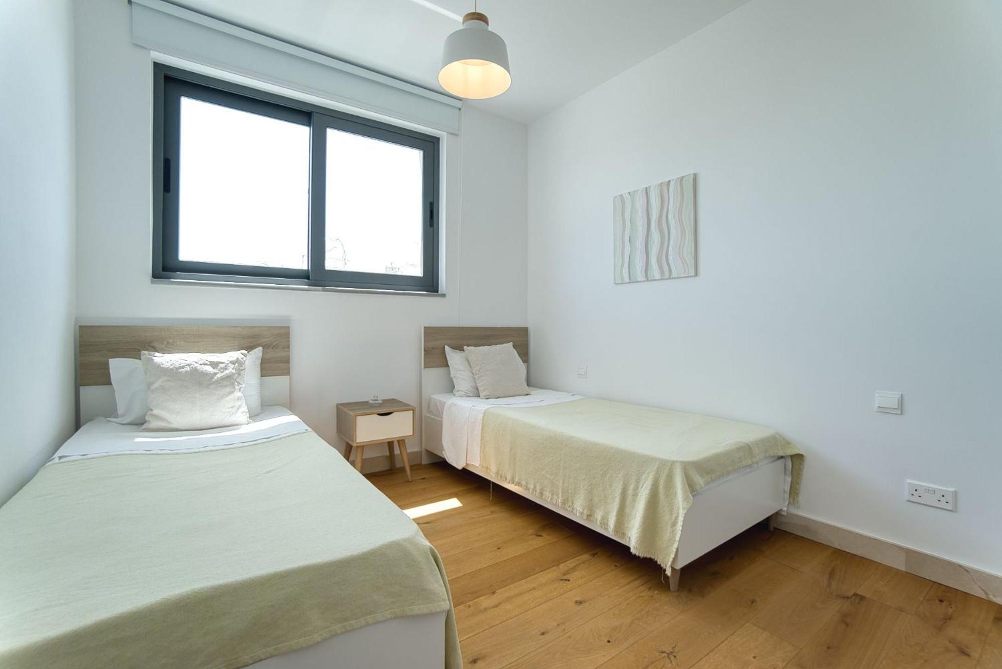 Avenue 201 2 Bed Apartment *