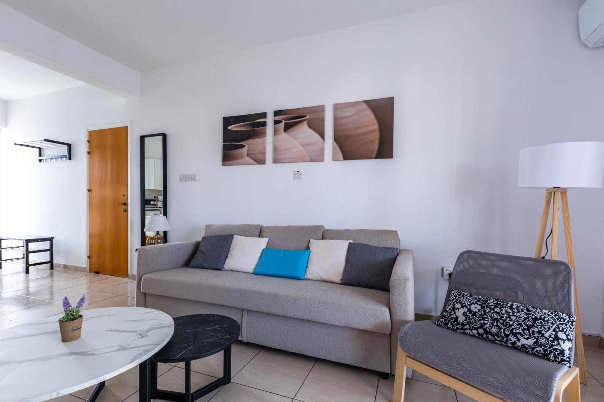 Just Renovated Beautiful 2 Bed Apartment In Paphos 5 Min Drive To The Beach *