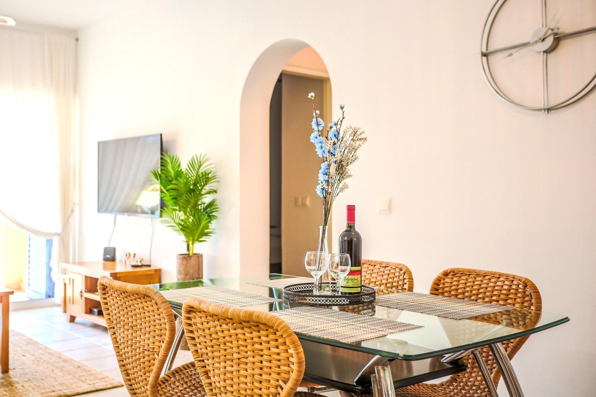 H&o Limnaria Elegance Pool View Apartment Paphos