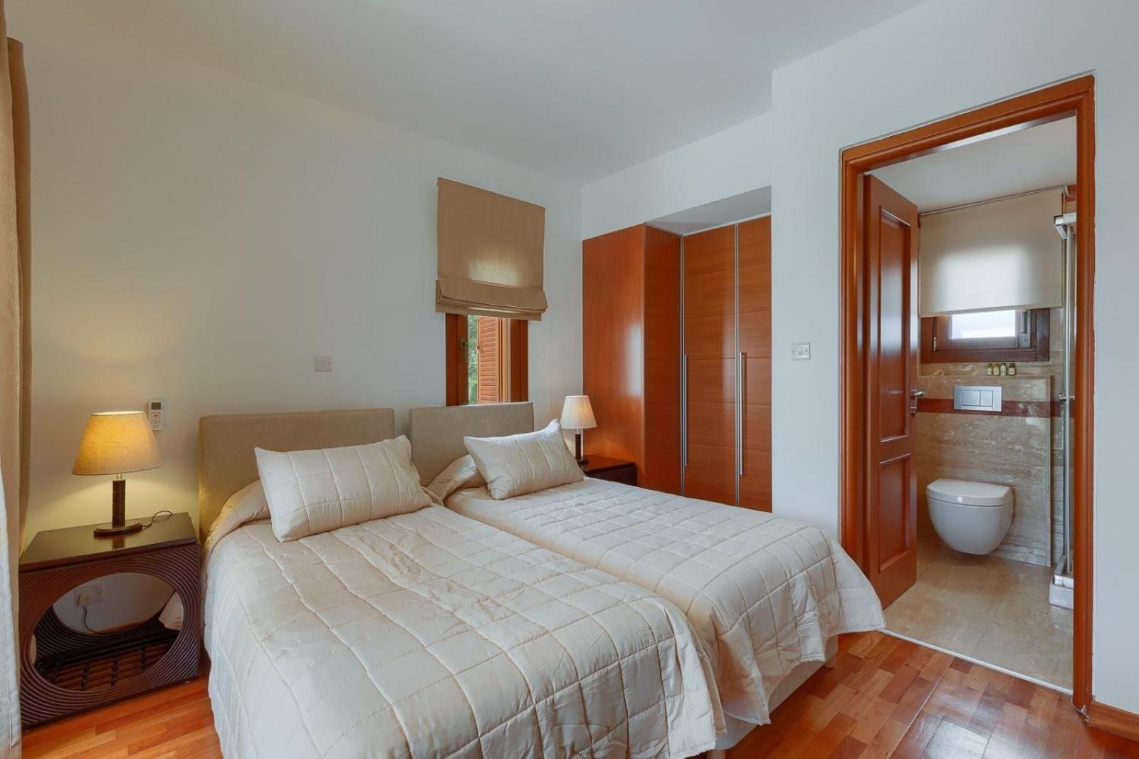 Villa Aphrodite Hills Superior Superior 0135 Air Conditioning 5 Bedrooms Paphos