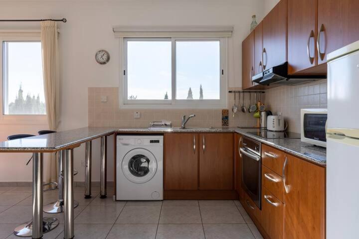 Beautiful 2 Bedrooms By The Pool Paphos