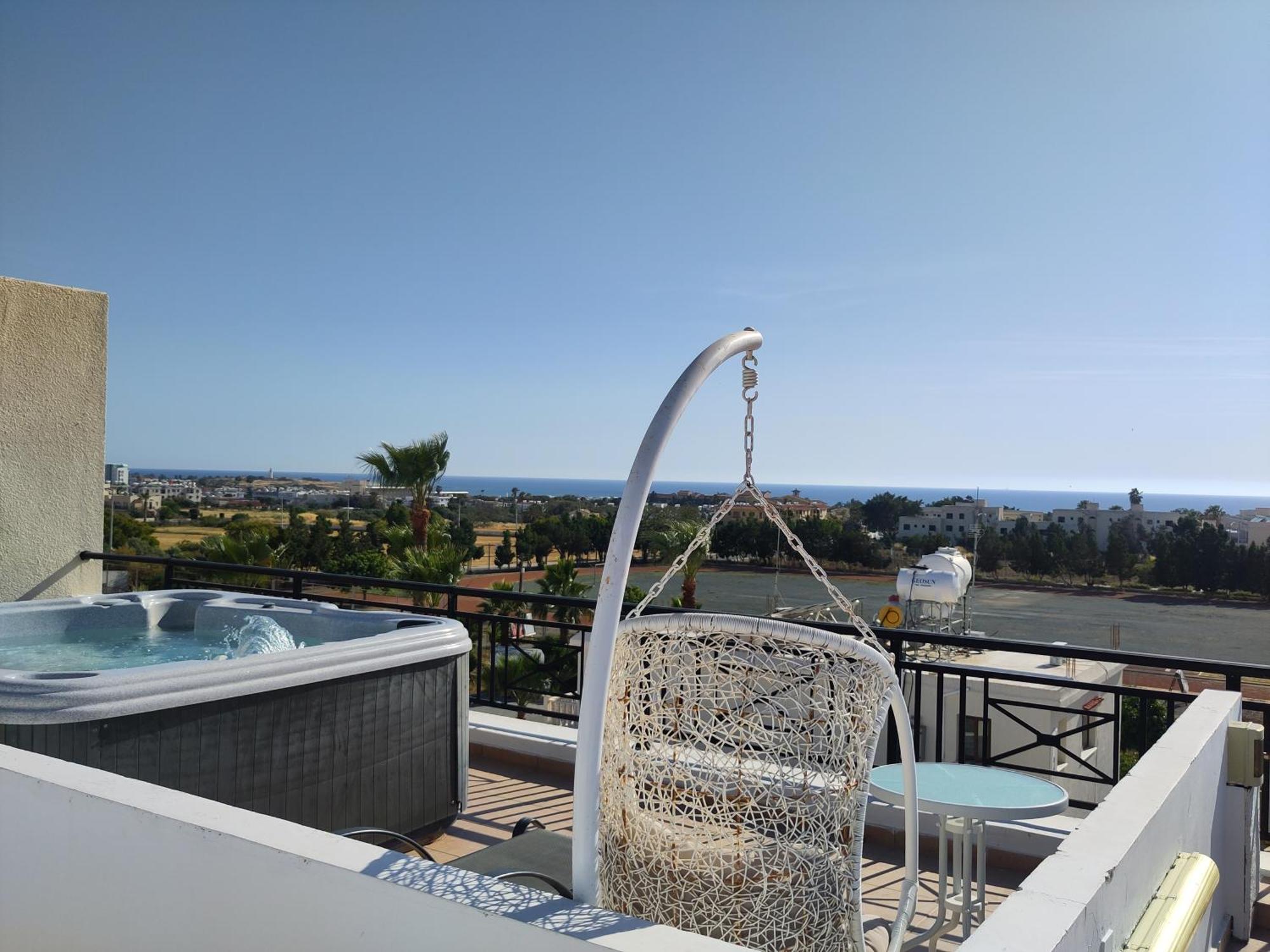 Othello With Pool, Balcony, Rooftop & 800 M To Sandy On Foot Apartment Paphos