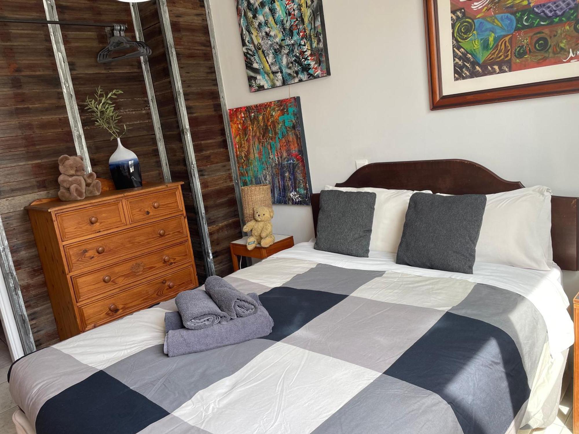 Vans 24~400 Meters To Apartment