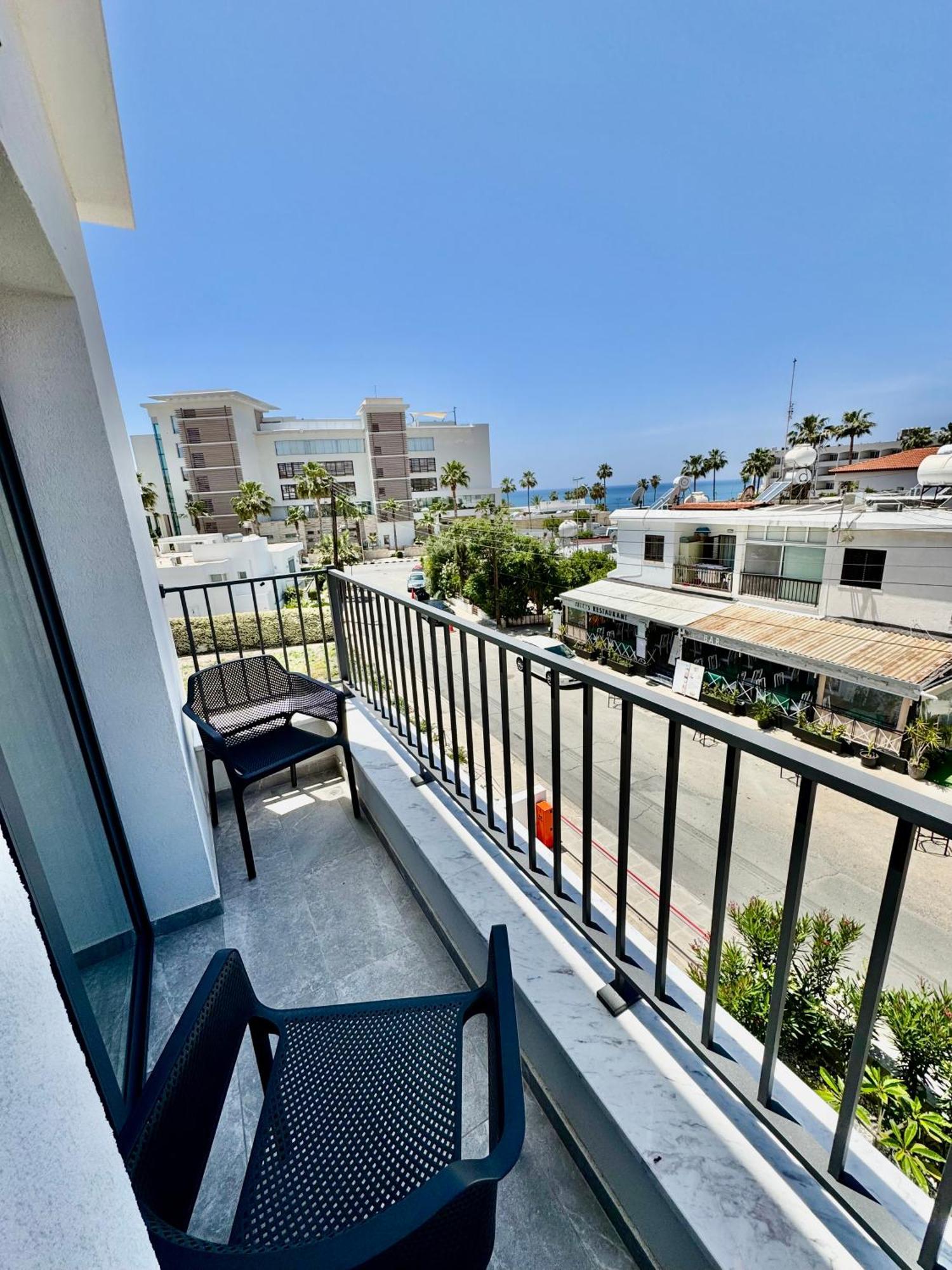 Apartment Luxury 2 Bedroom With 2 Balconys And Seaview Paphos