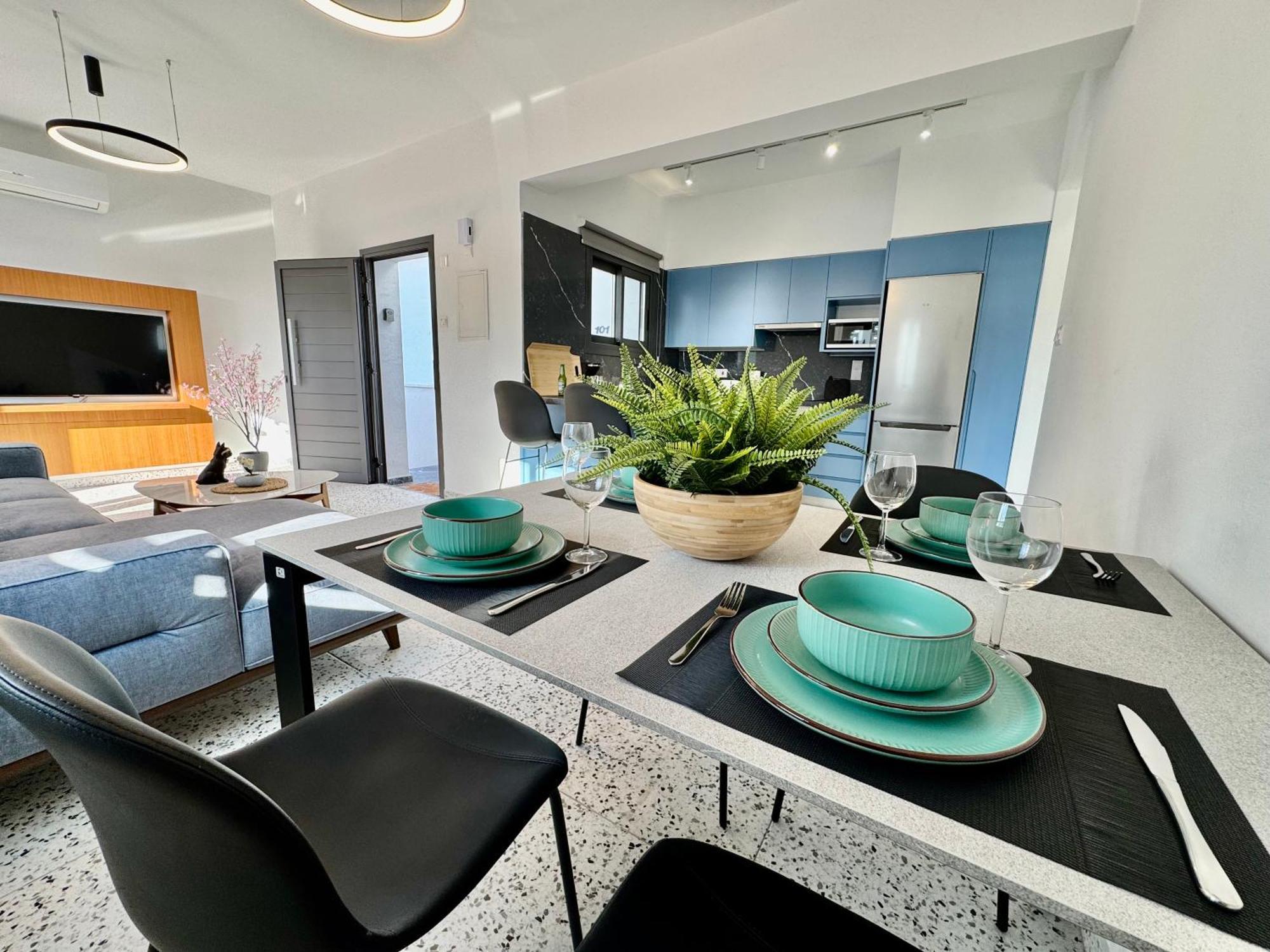 Apartment Luxury 2 Bedroom With 2 Balconys And Seaview Paphos