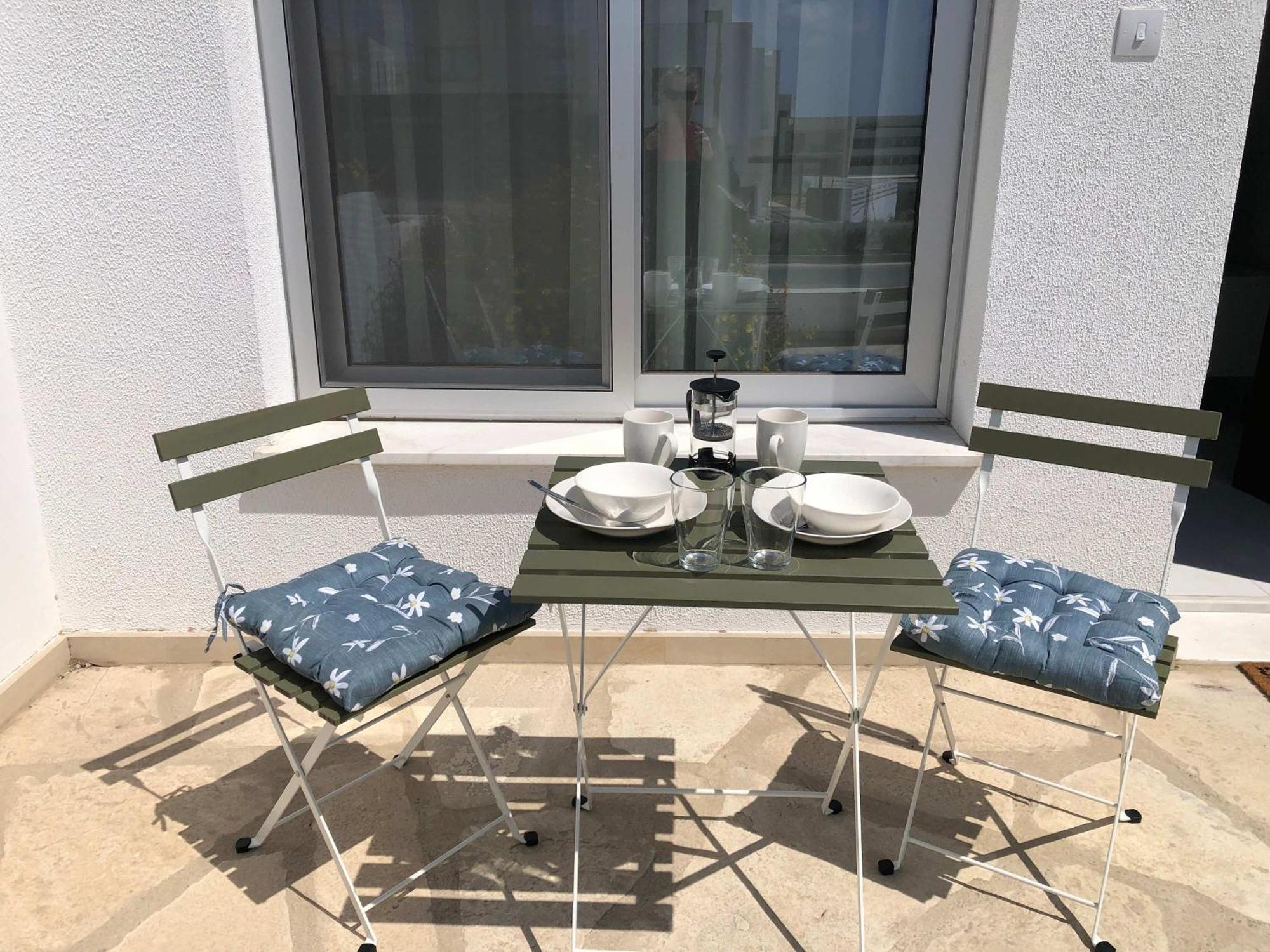 Apartment Elegant Beachside - 1 Min Walk To The