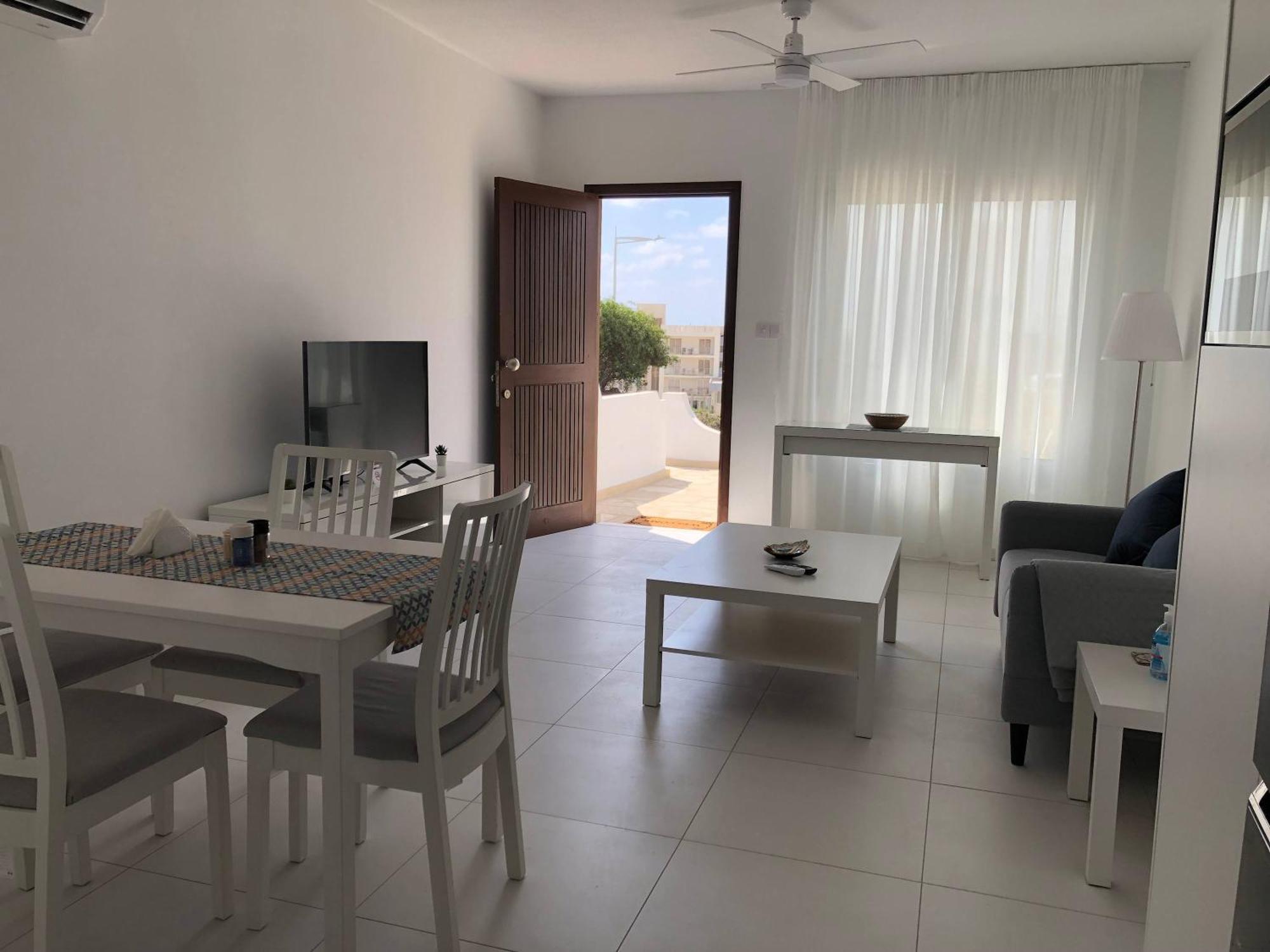Elegant Beachside - 1 Min Walk To The Paphos