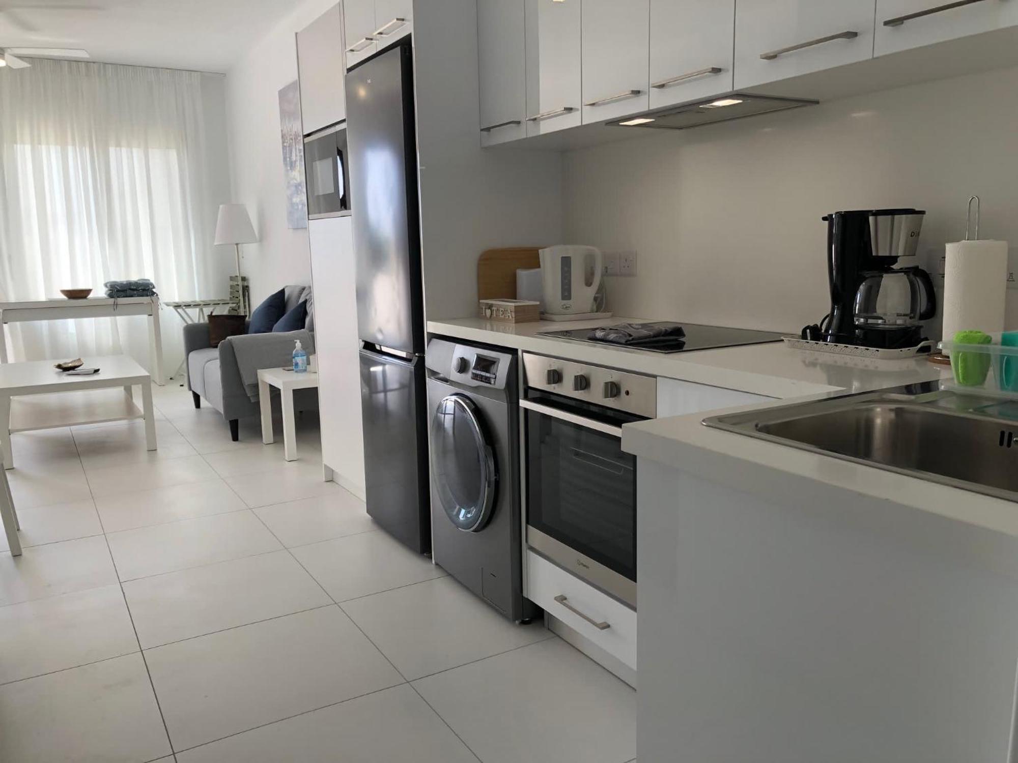 Elegant Beachside - 1 Min Walk To The * Paphos