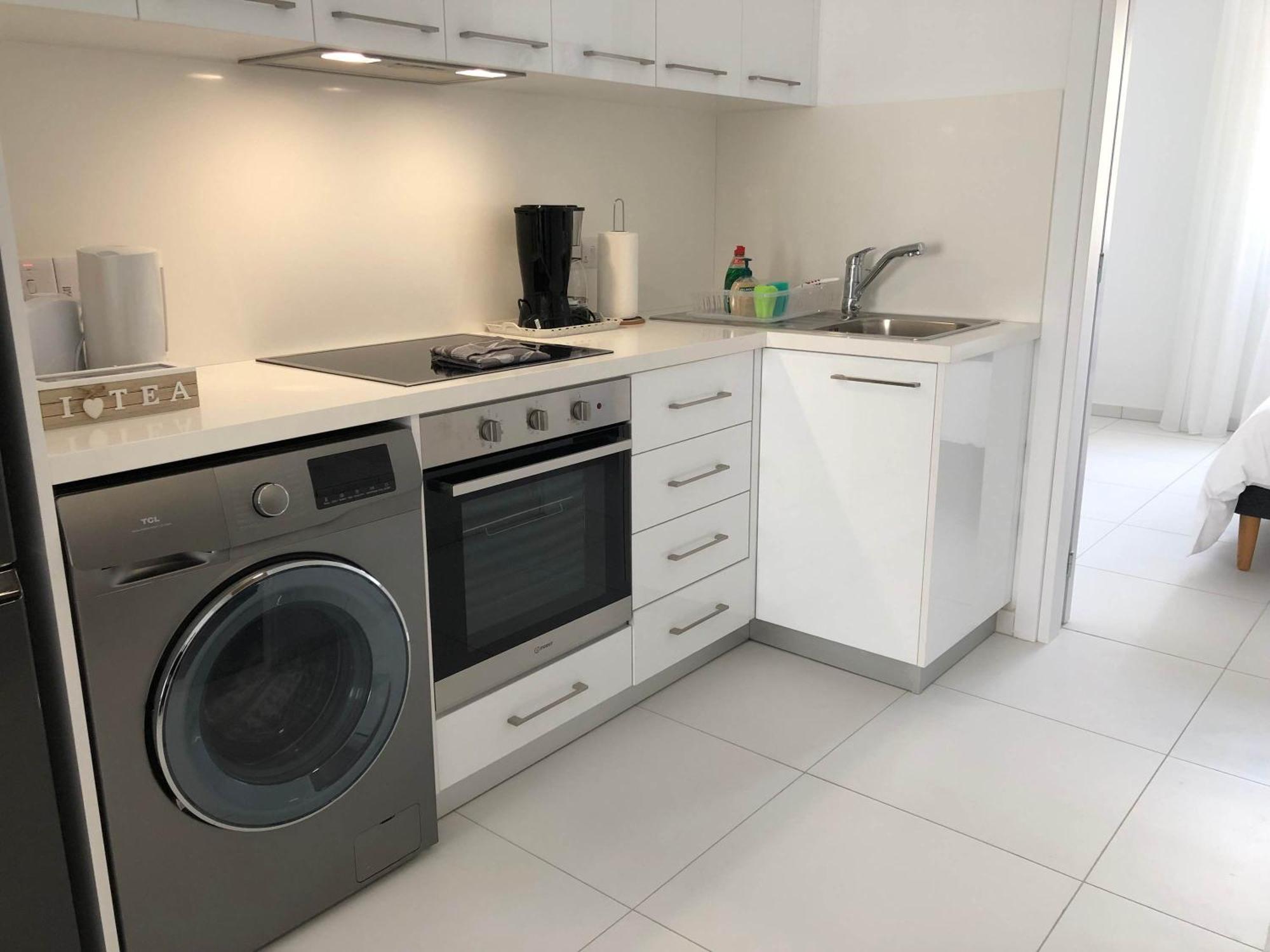 Apartment Elegant Beachside - 1 Min Walk To The