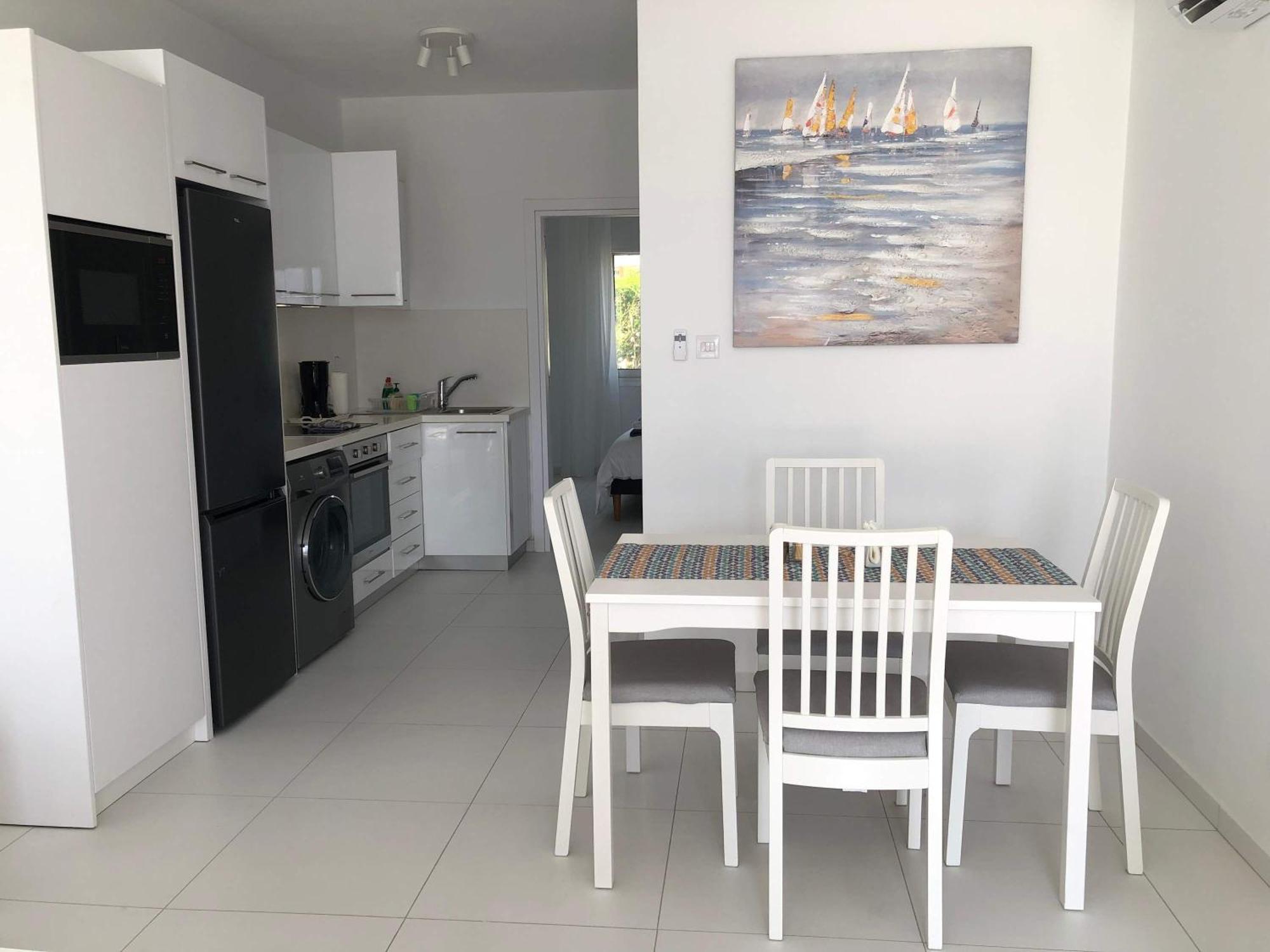 Elegant Beachside - 1 Min Walk To The Apartment Paphos