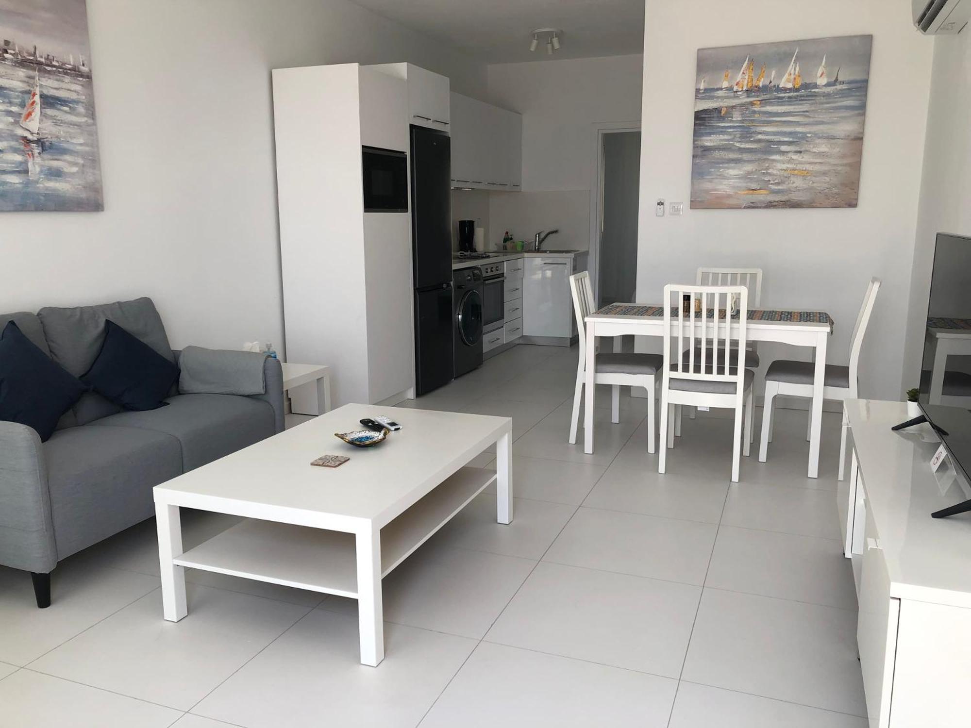Apartment Elegant Beachside - 1 Min Walk To The