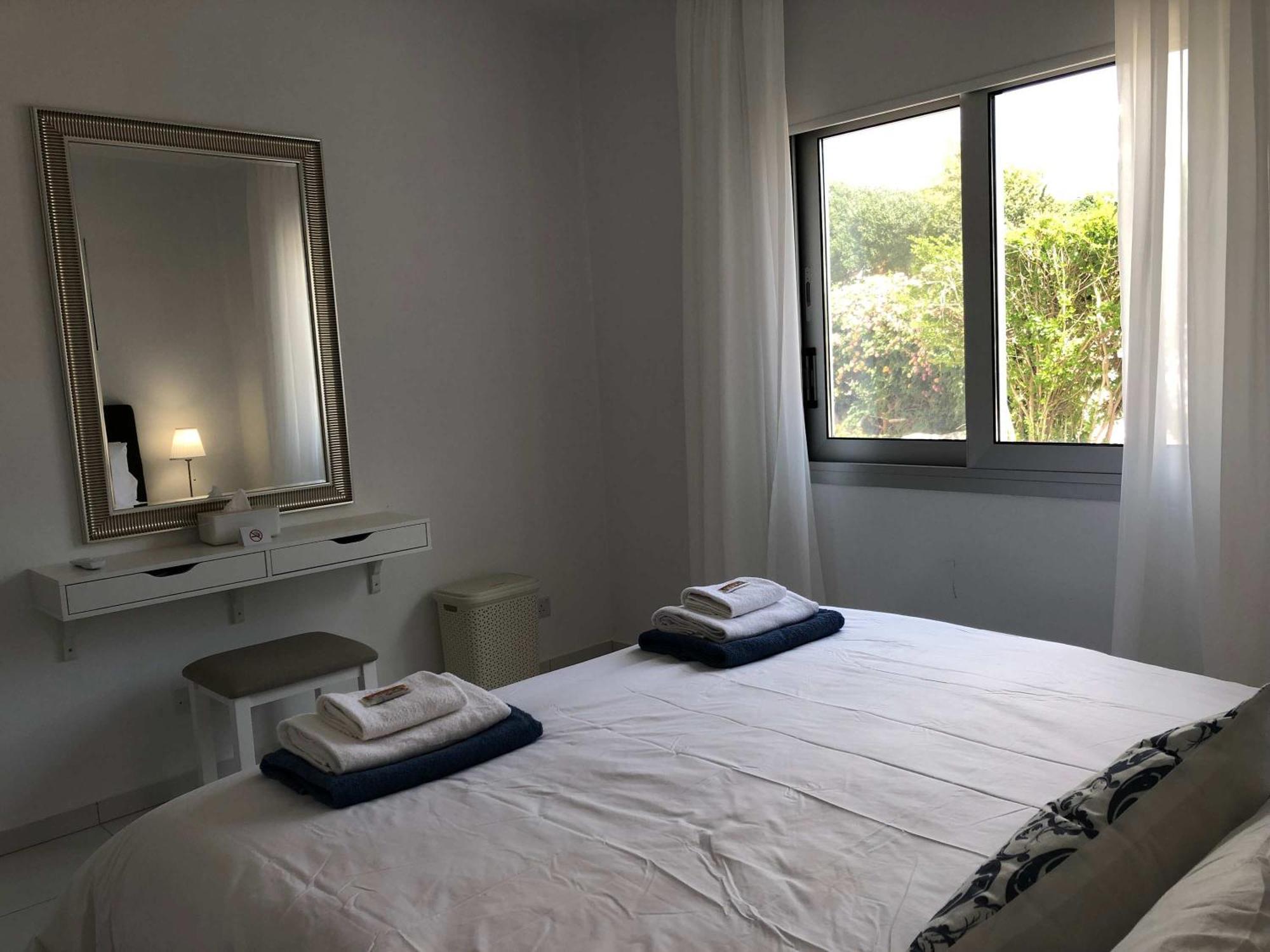 Elegant Beachside - 1 Min Walk To The Paphos