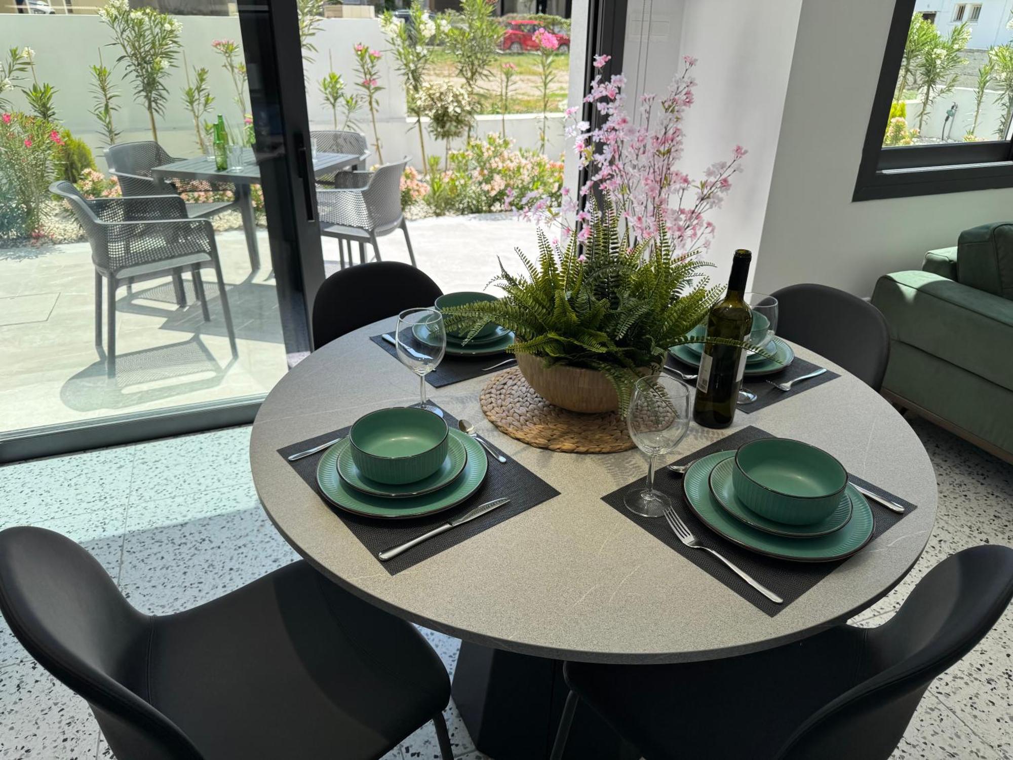 Luxury Maisonette With Terrace Apartment *