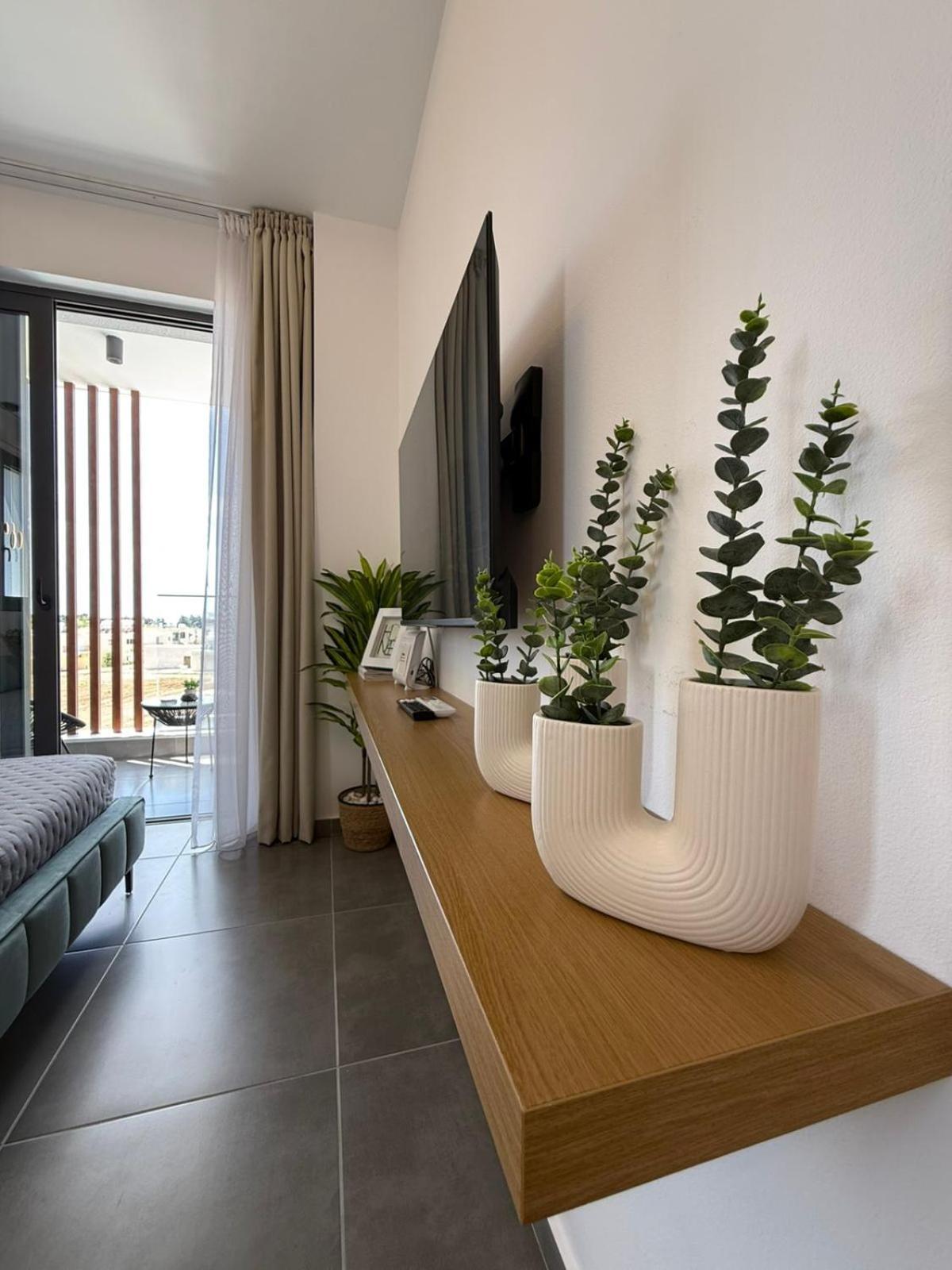 And Chill -luxury In Kato Apartment