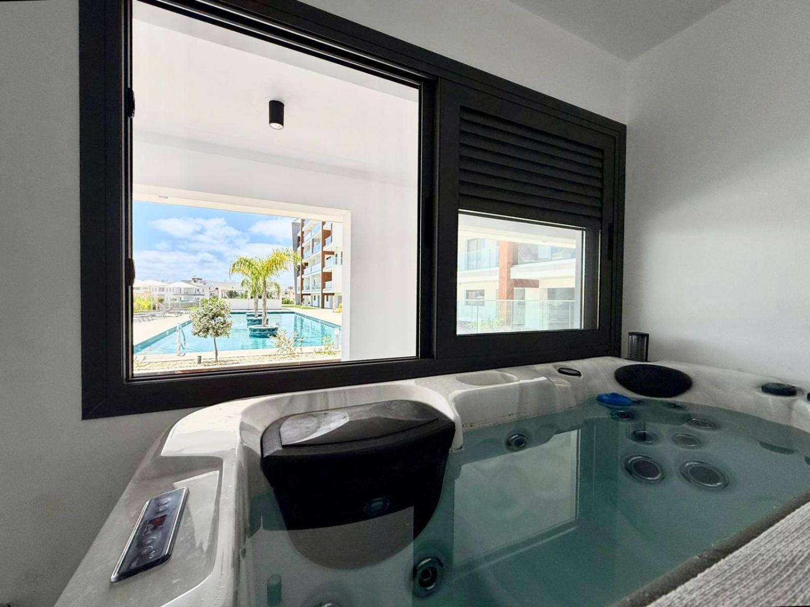 And Chill -luxury In Kato Apartment *