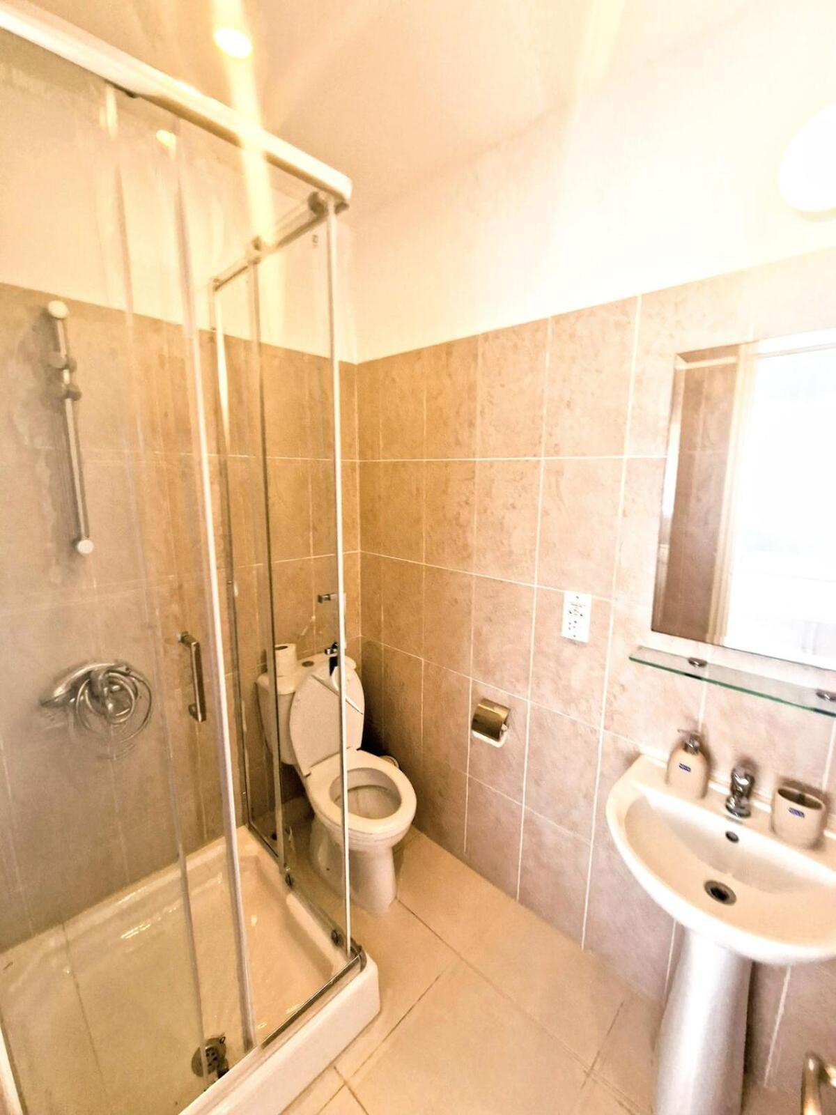 Townhouse In Gardens Gated Complex, 200mbps Wifi