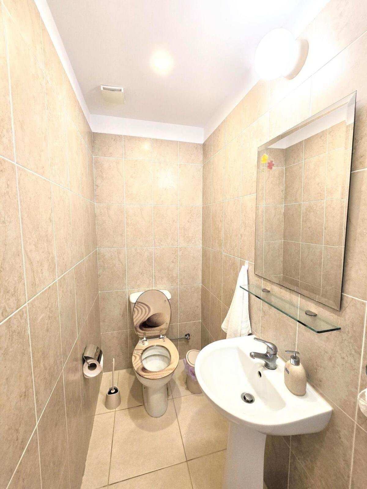 Townhouse In Gardens Gated Complex, 200mbps Wifi Apartment