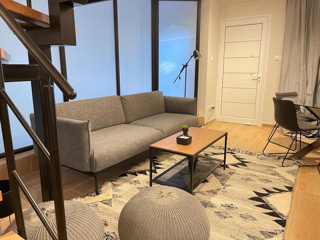 Modern 3 Bedroom Townhouse With Patio