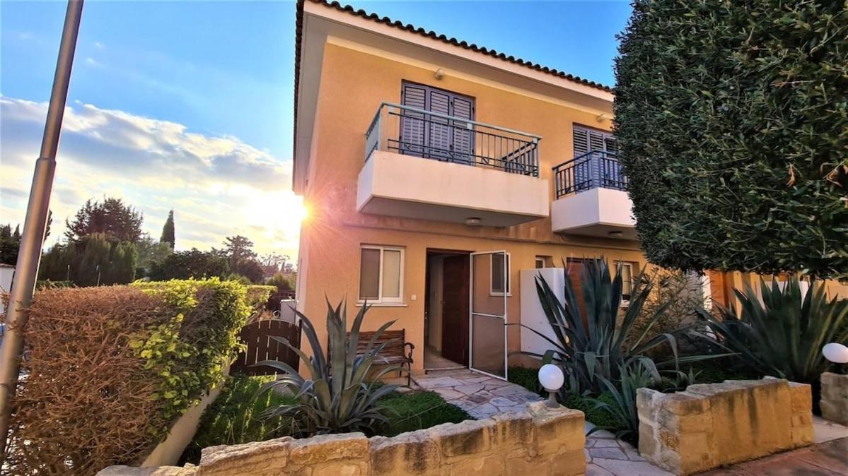 Large 2-bedroom Townhouse With Patio, 200mbps Wifi * Paphos
