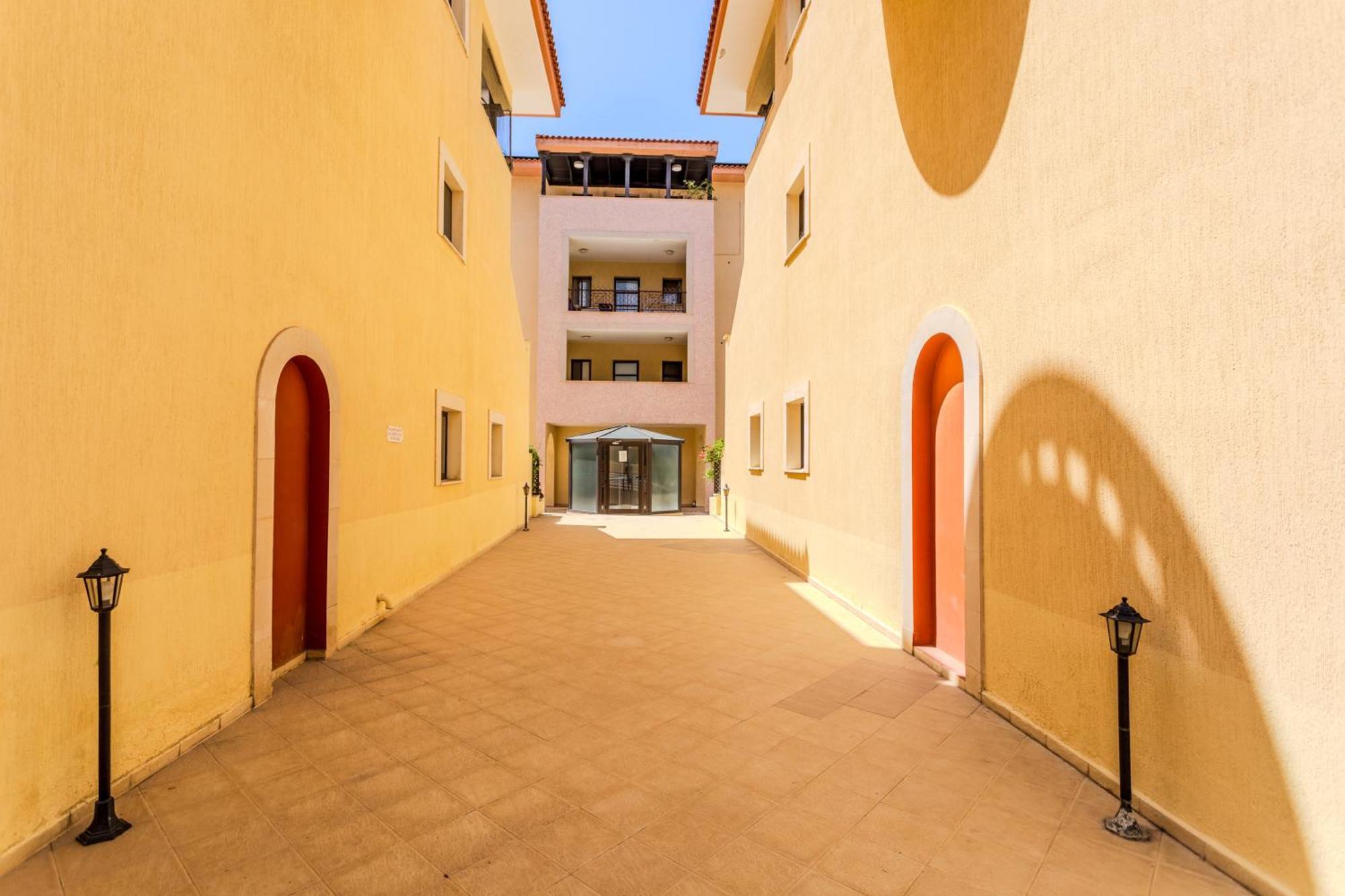 Cozy In The Heart Of Tourist Area With Pool Apartment Paphos