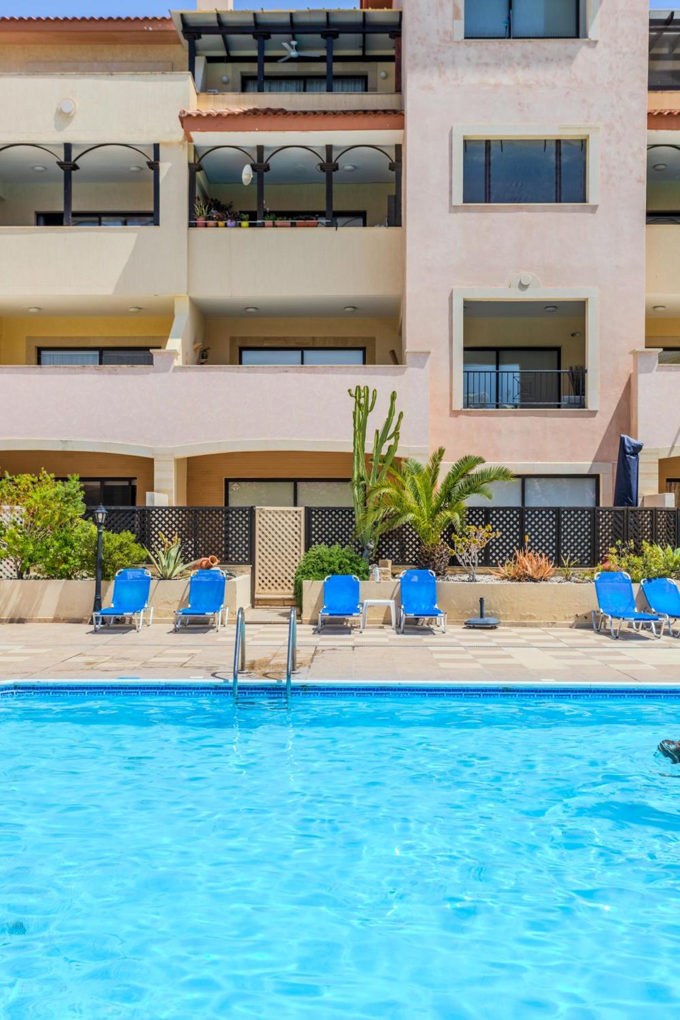 Cozy In The Heart Of Tourist Area With Pool Paphos