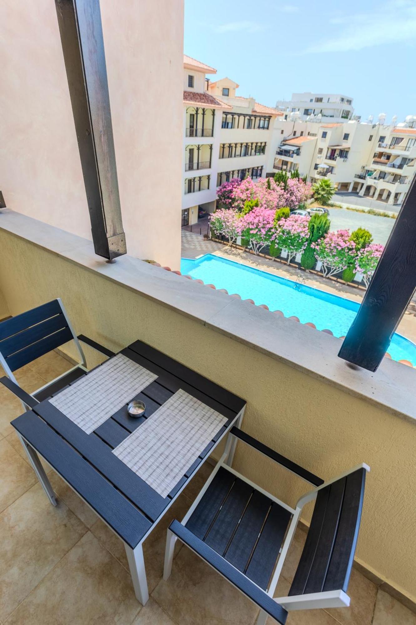 Cozy In The Heart Of Tourist Area With Pool Apartment *