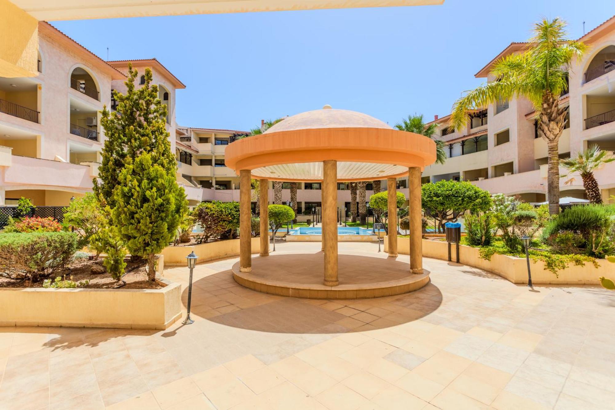 Cozy In The Heart Of Tourist Area With Pool Paphos