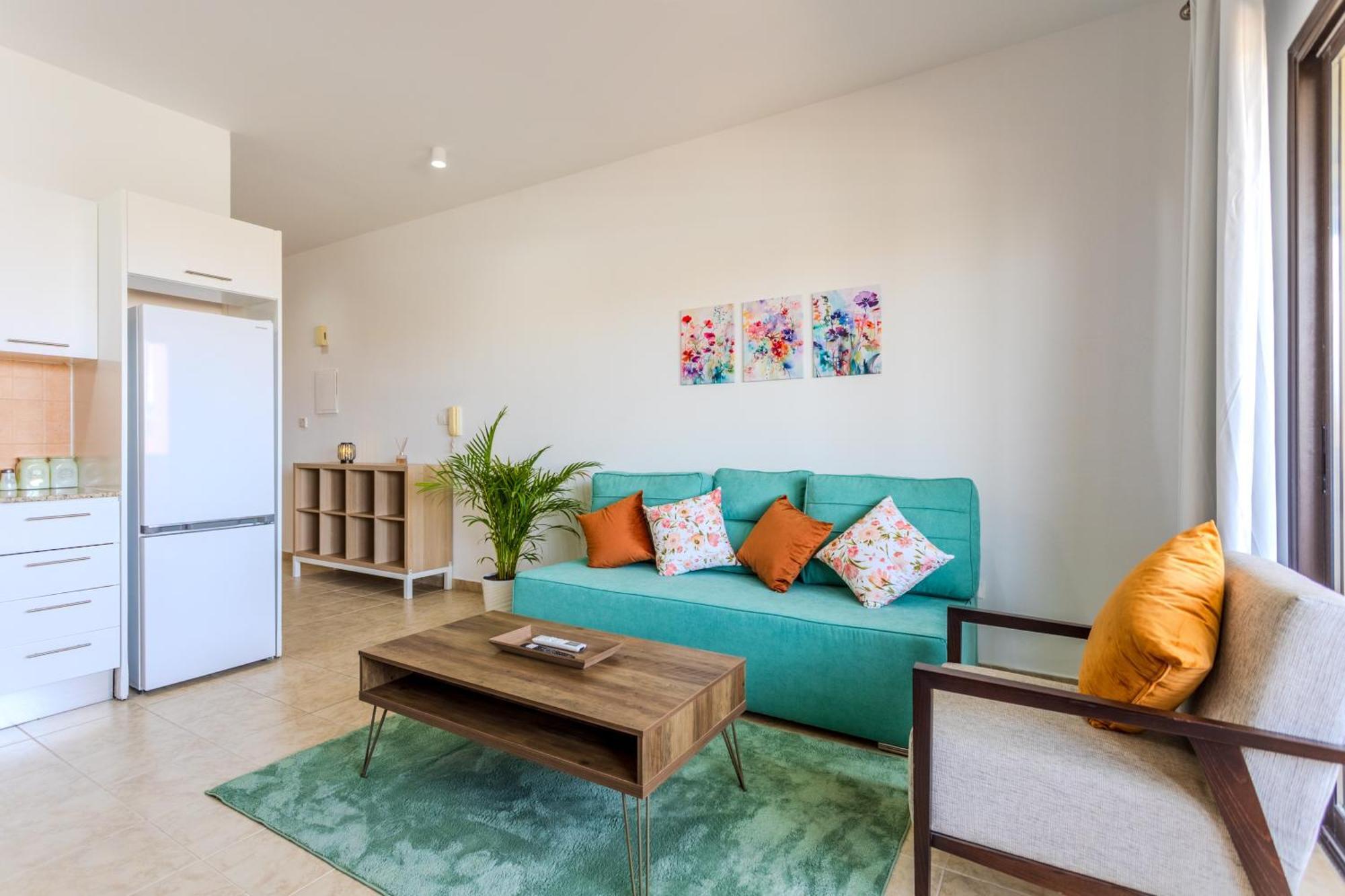 Cozy In The Heart Of Tourist Area With Pool * Paphos