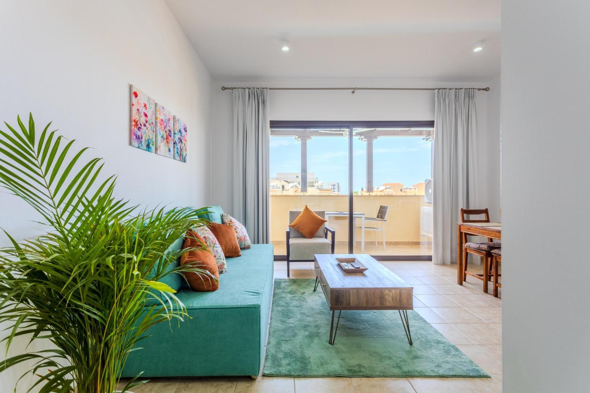 Cozy In The Heart Of Tourist Area With Pool * Paphos