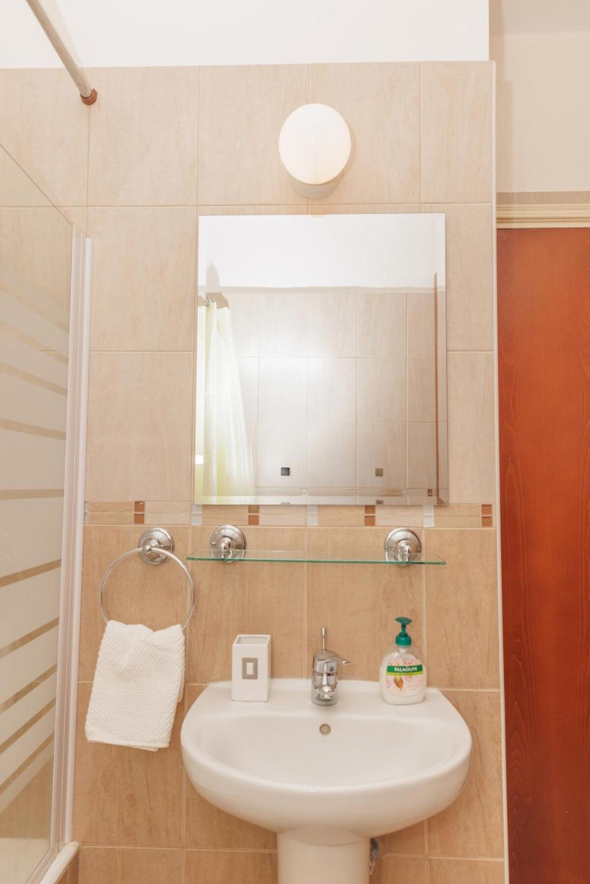 Walnut 1bed With Shared Pool Apartamento Paphos