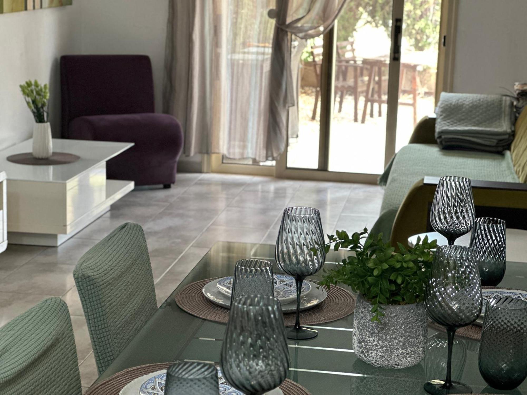 Beautiful Near The Sea And A Large Private Garden Apartment Paphos