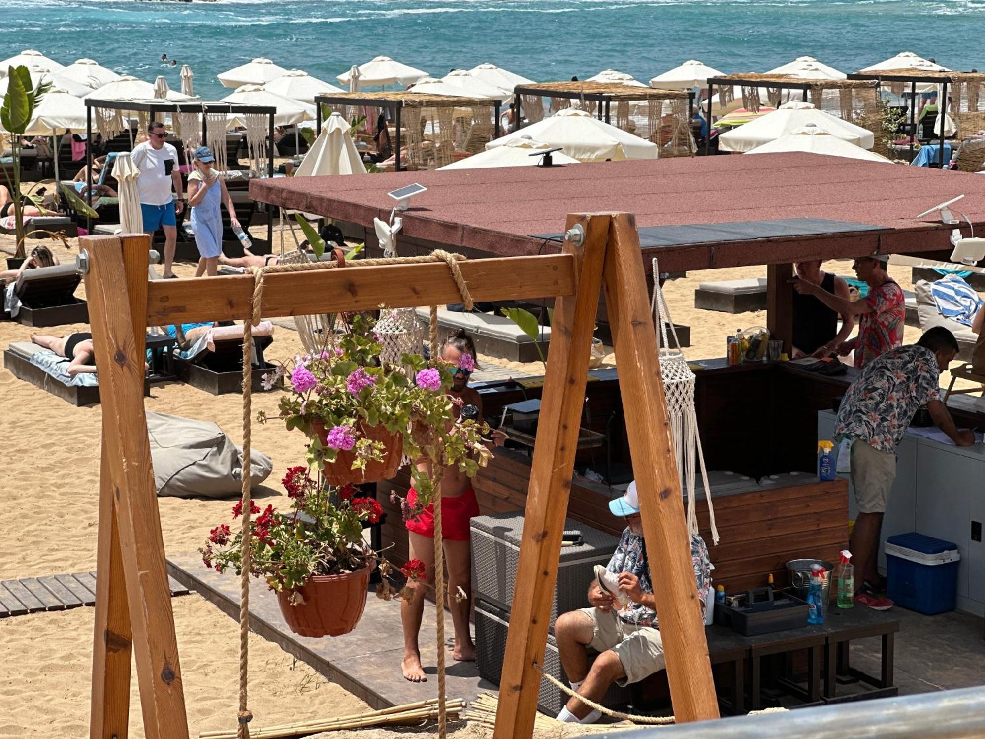 Beautiful Near The Sea And A Large Private Garden Apartment *