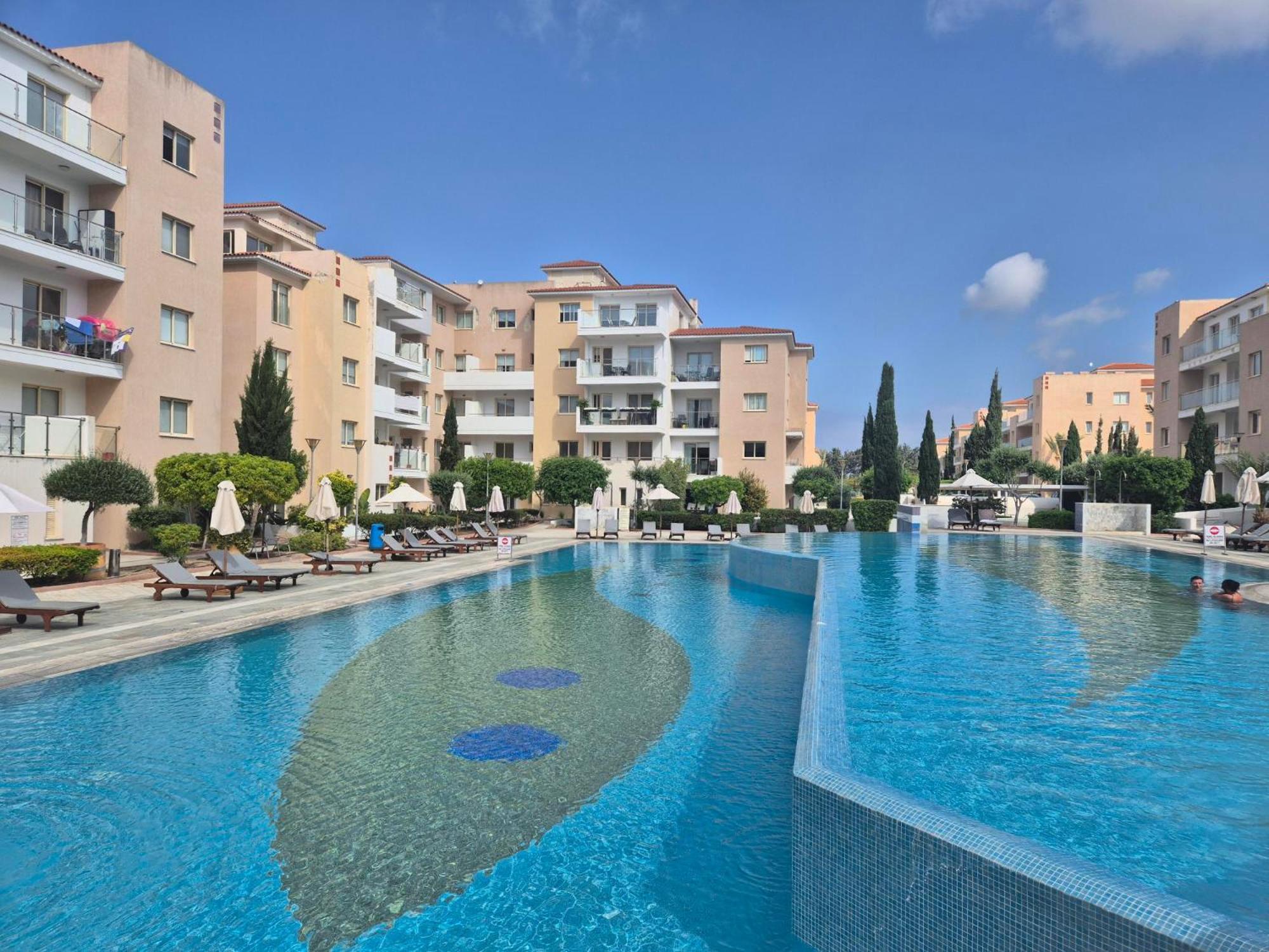 Luxurious Five Star Amenities Apartamento