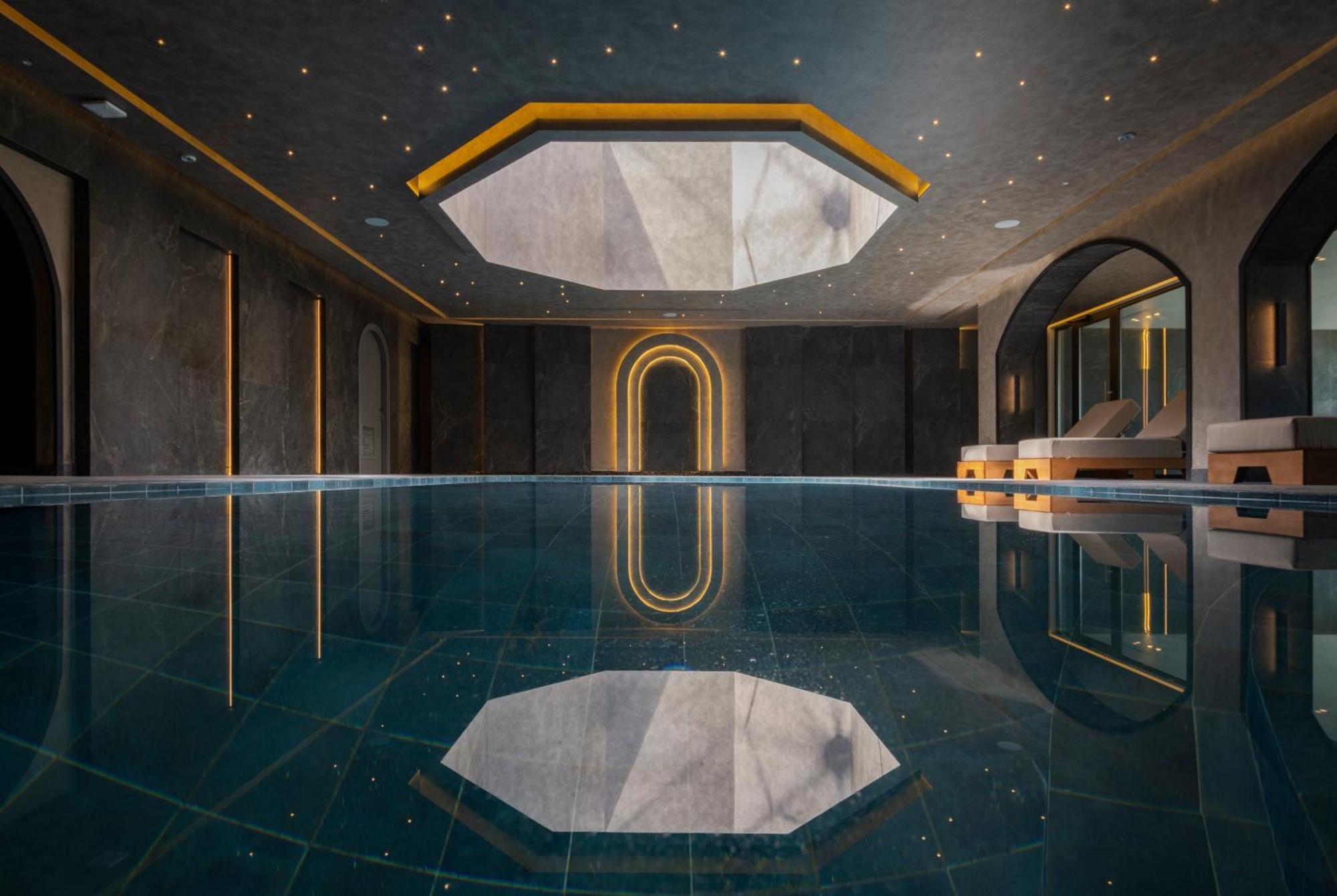 Hotel Hills & By Brown
